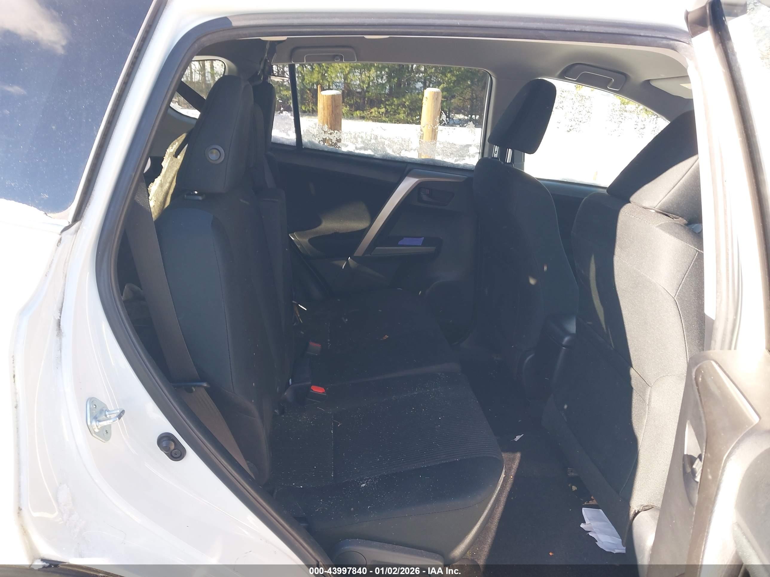 TOYOTA RAV4 image 8