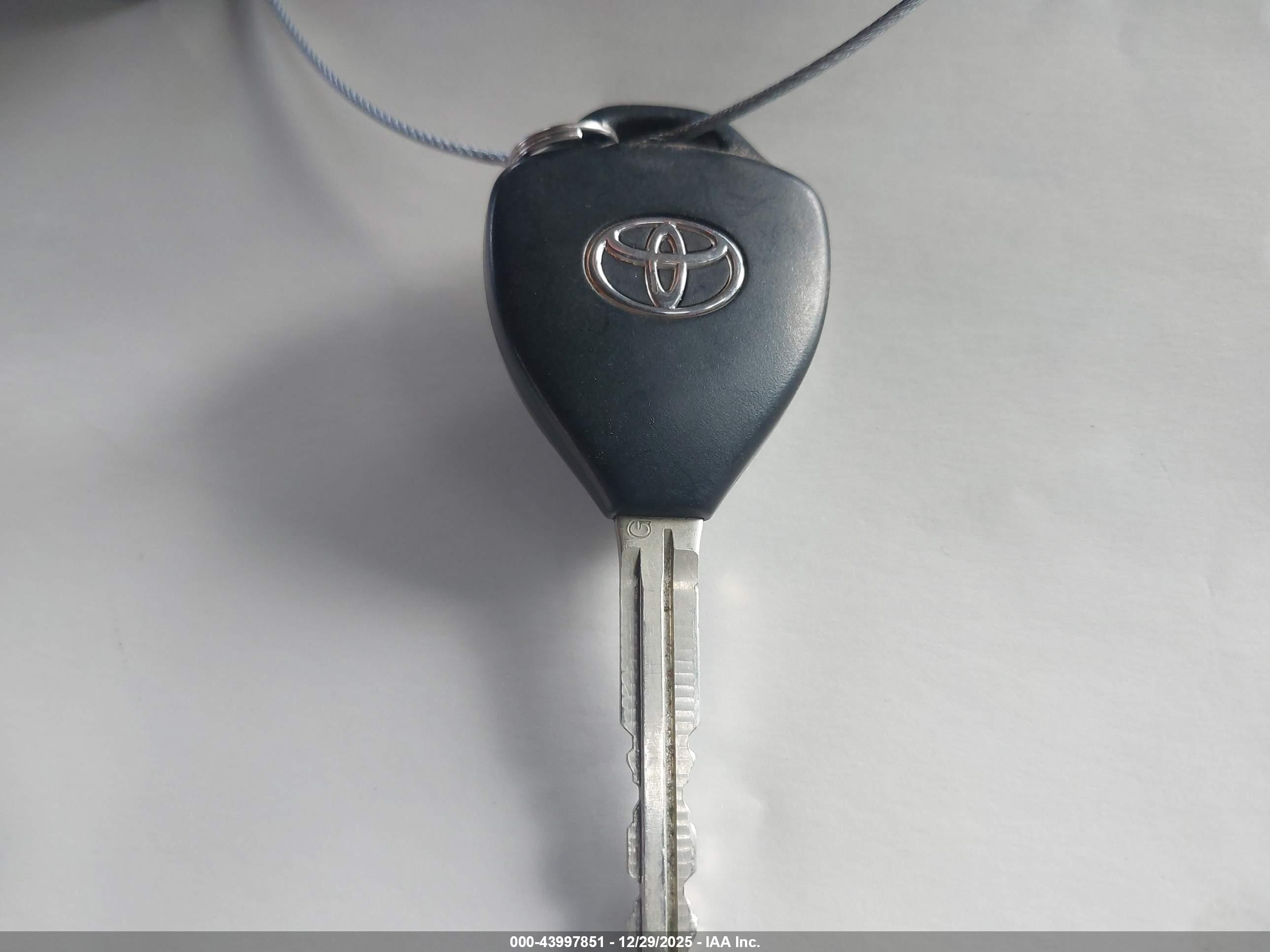 TOYOTA COROLLA image 11