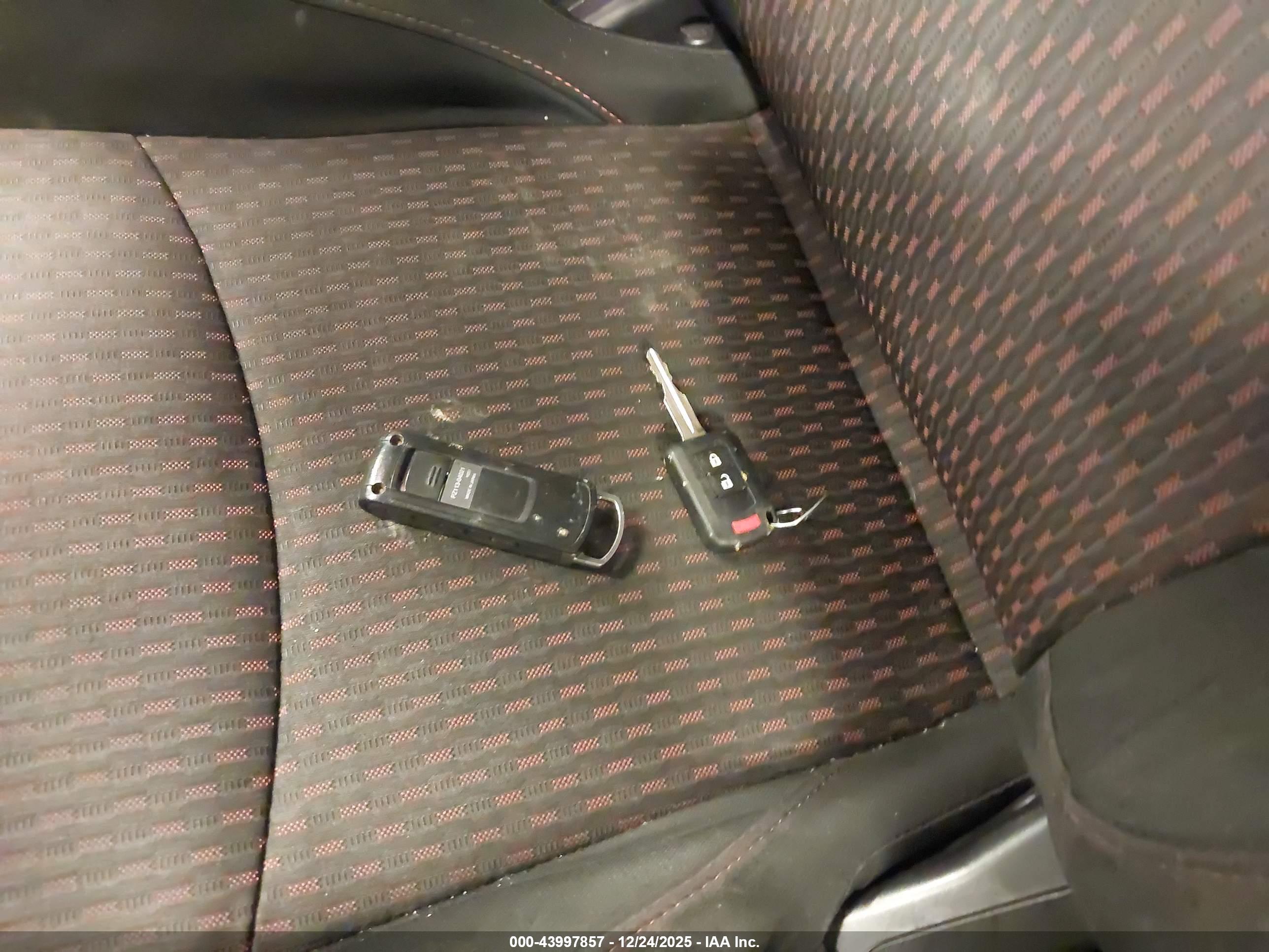 MITSUBISHI OUTLANDER image 11