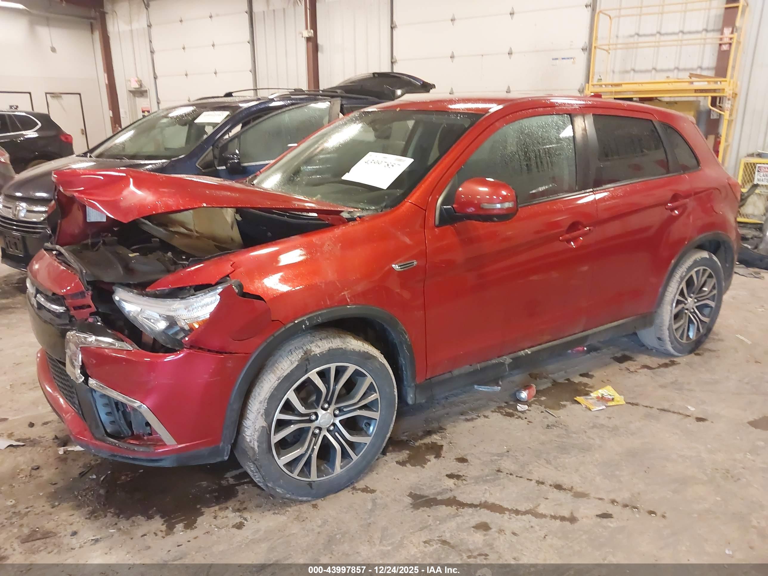 MITSUBISHI OUTLANDER image 2