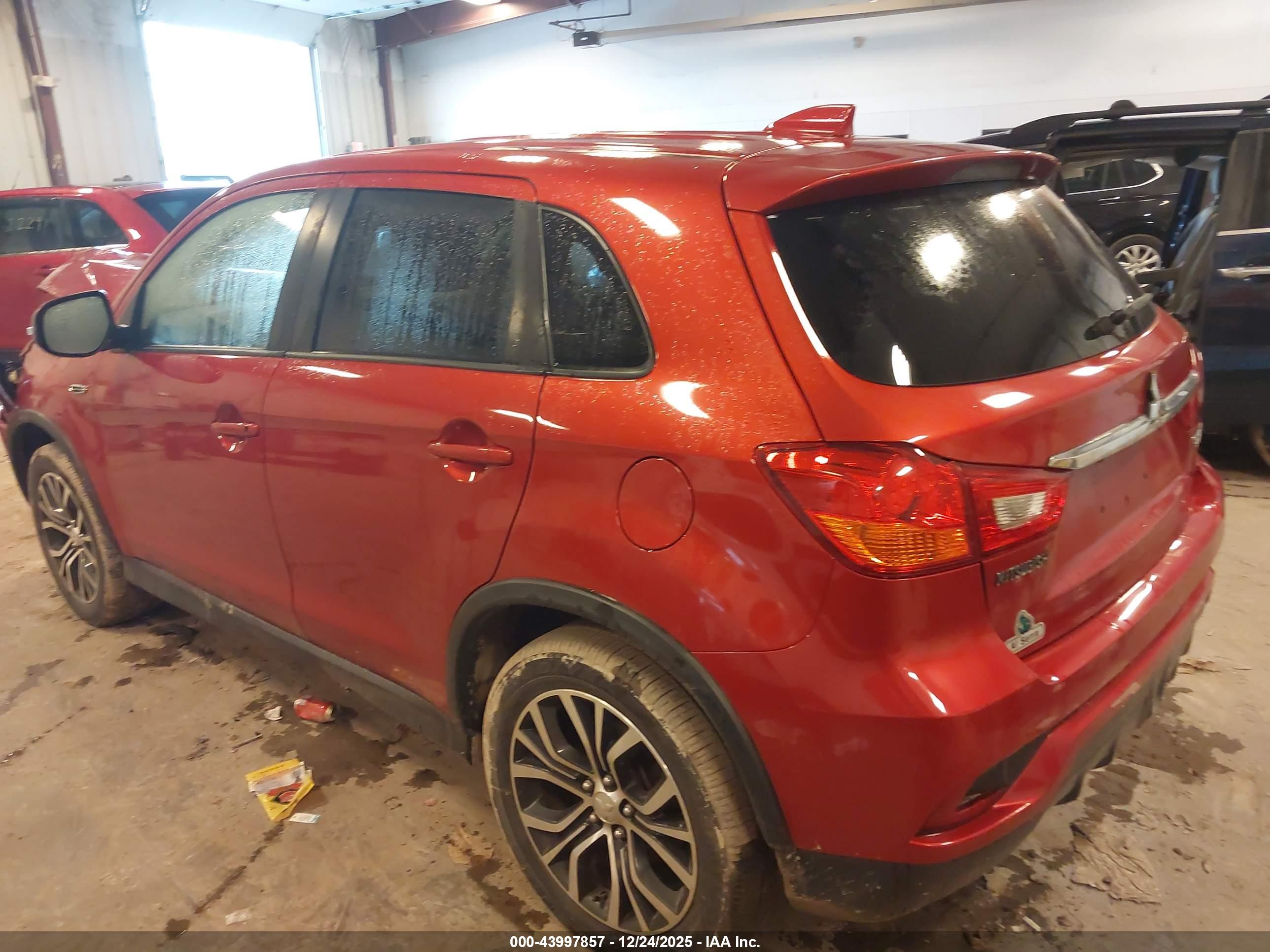 MITSUBISHI OUTLANDER image 3