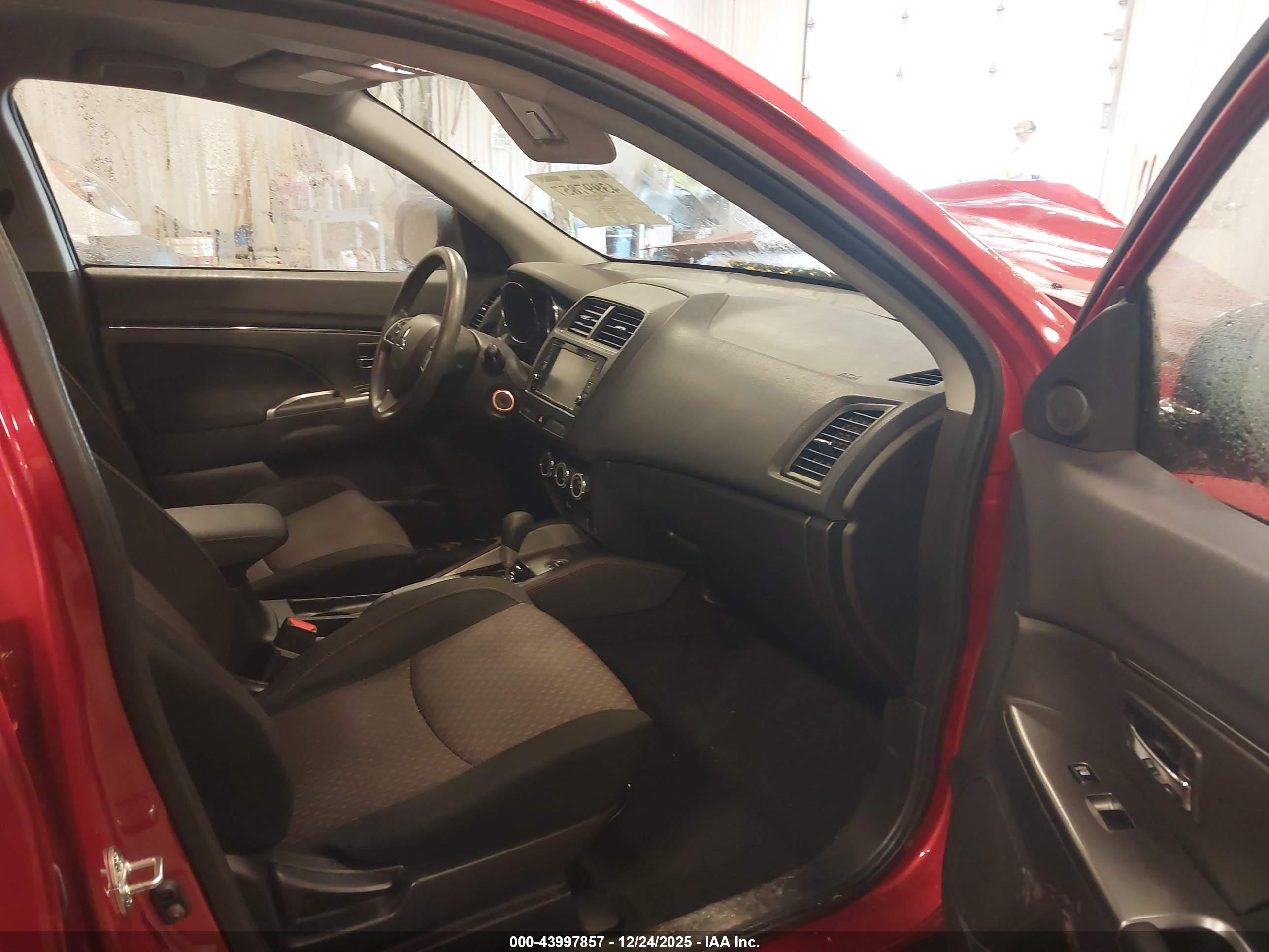 MITSUBISHI OUTLANDER image 5