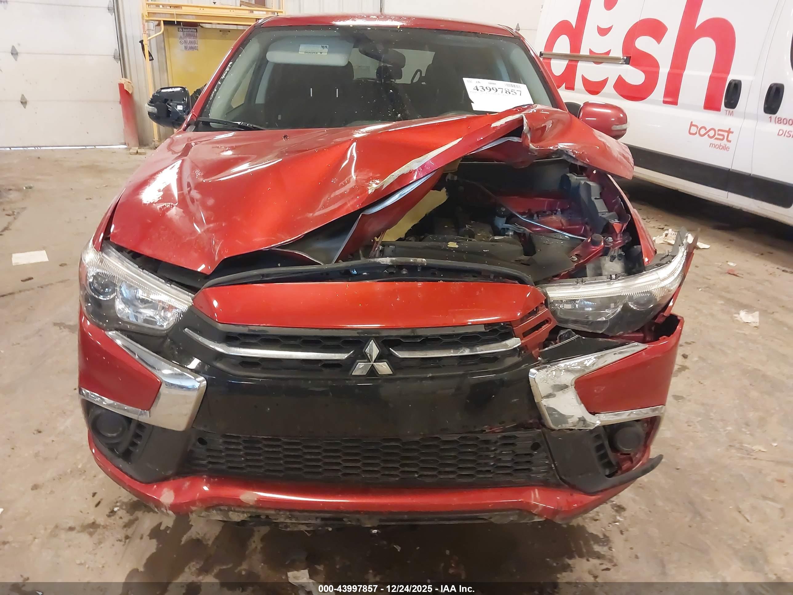 MITSUBISHI OUTLANDER image 6