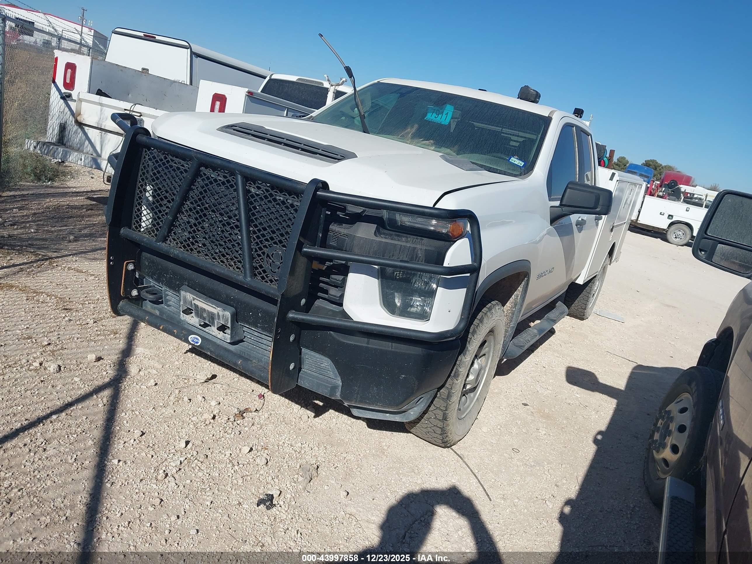 CHEVROLET SILVERADO image 2