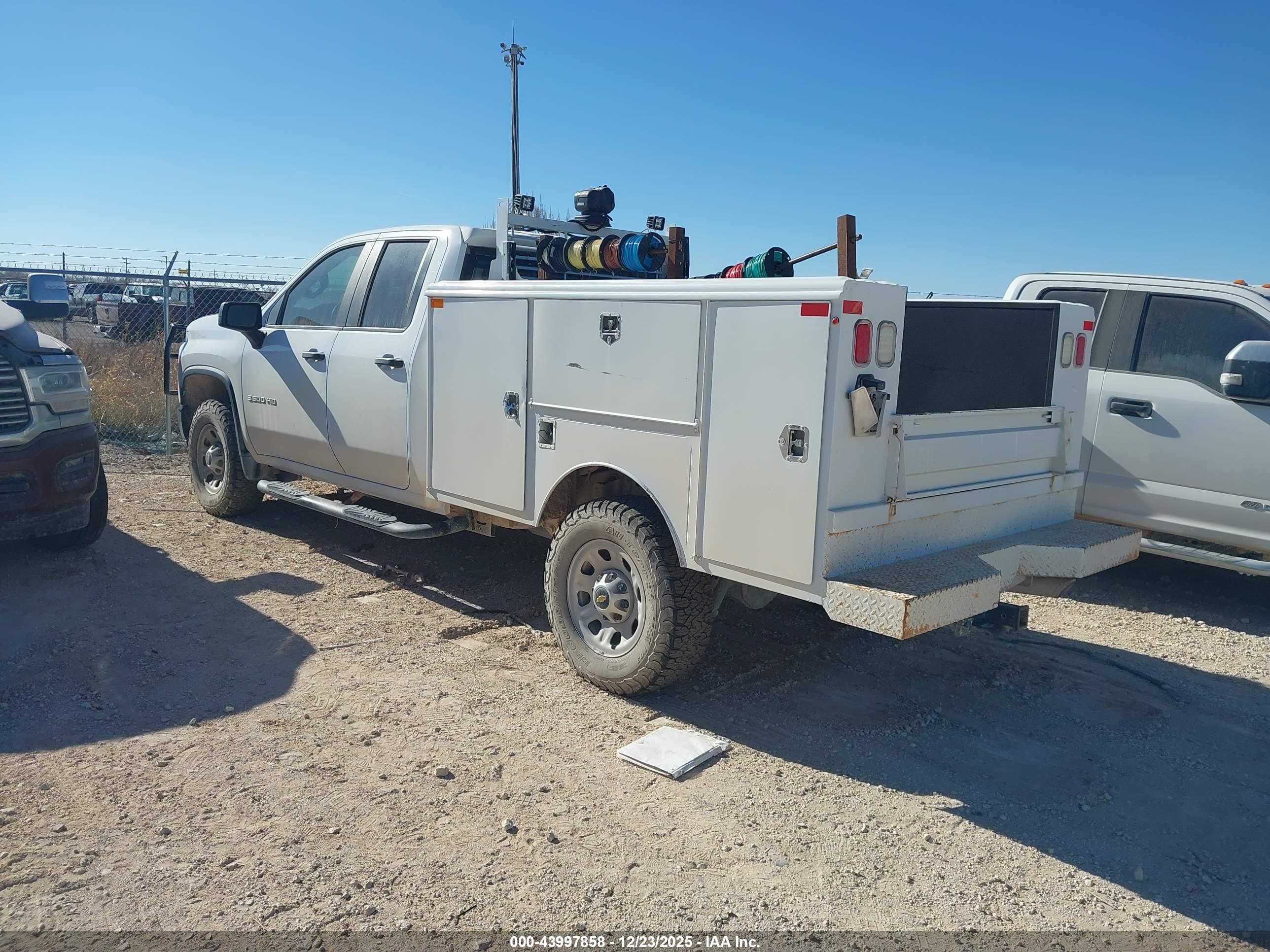 CHEVROLET SILVERADO image 3