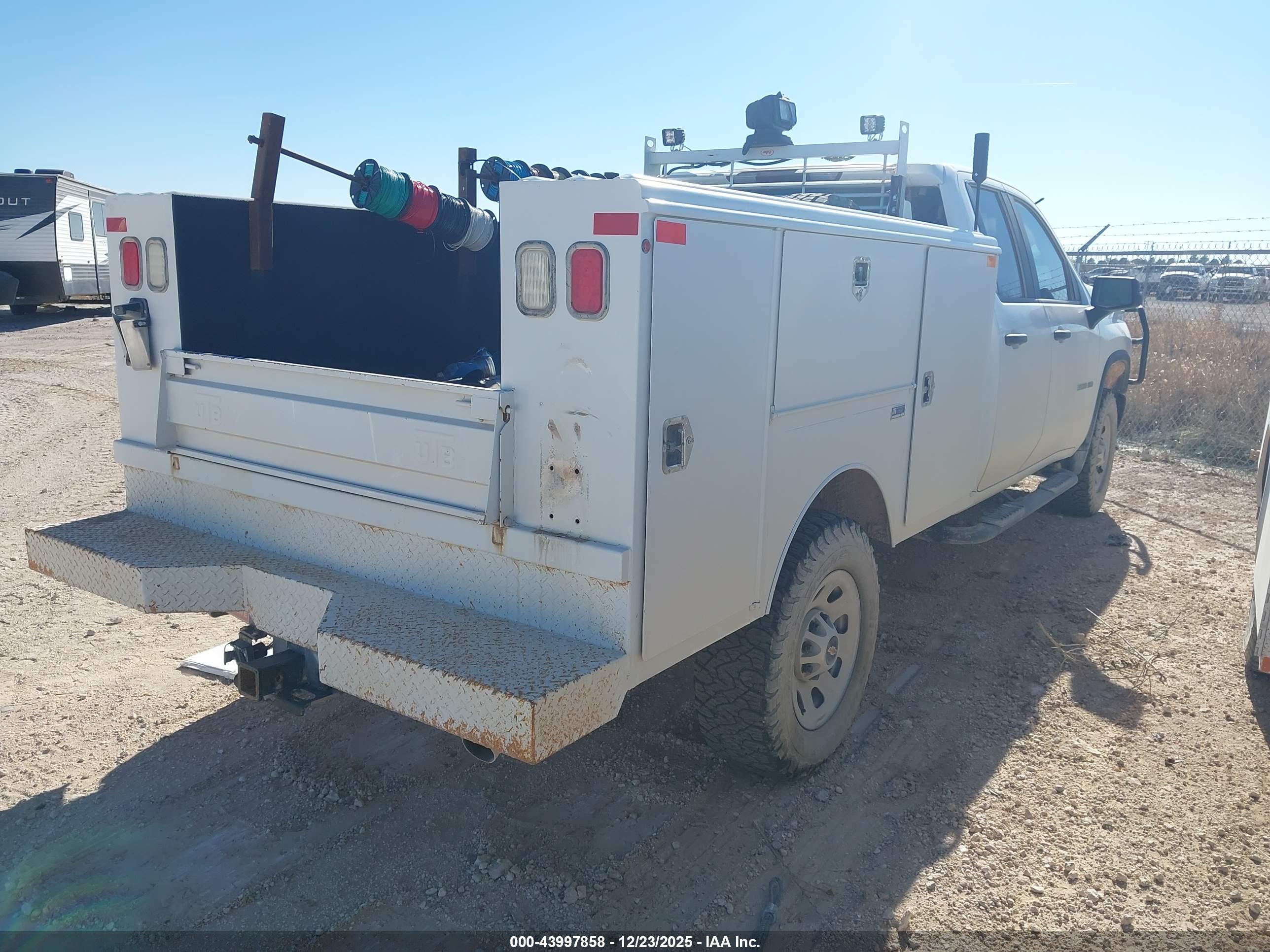 CHEVROLET SILVERADO image 4