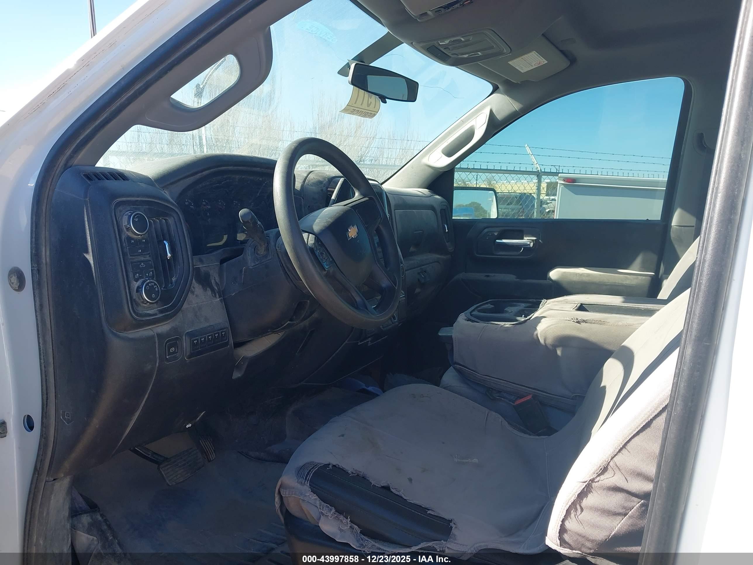 CHEVROLET SILVERADO image 8