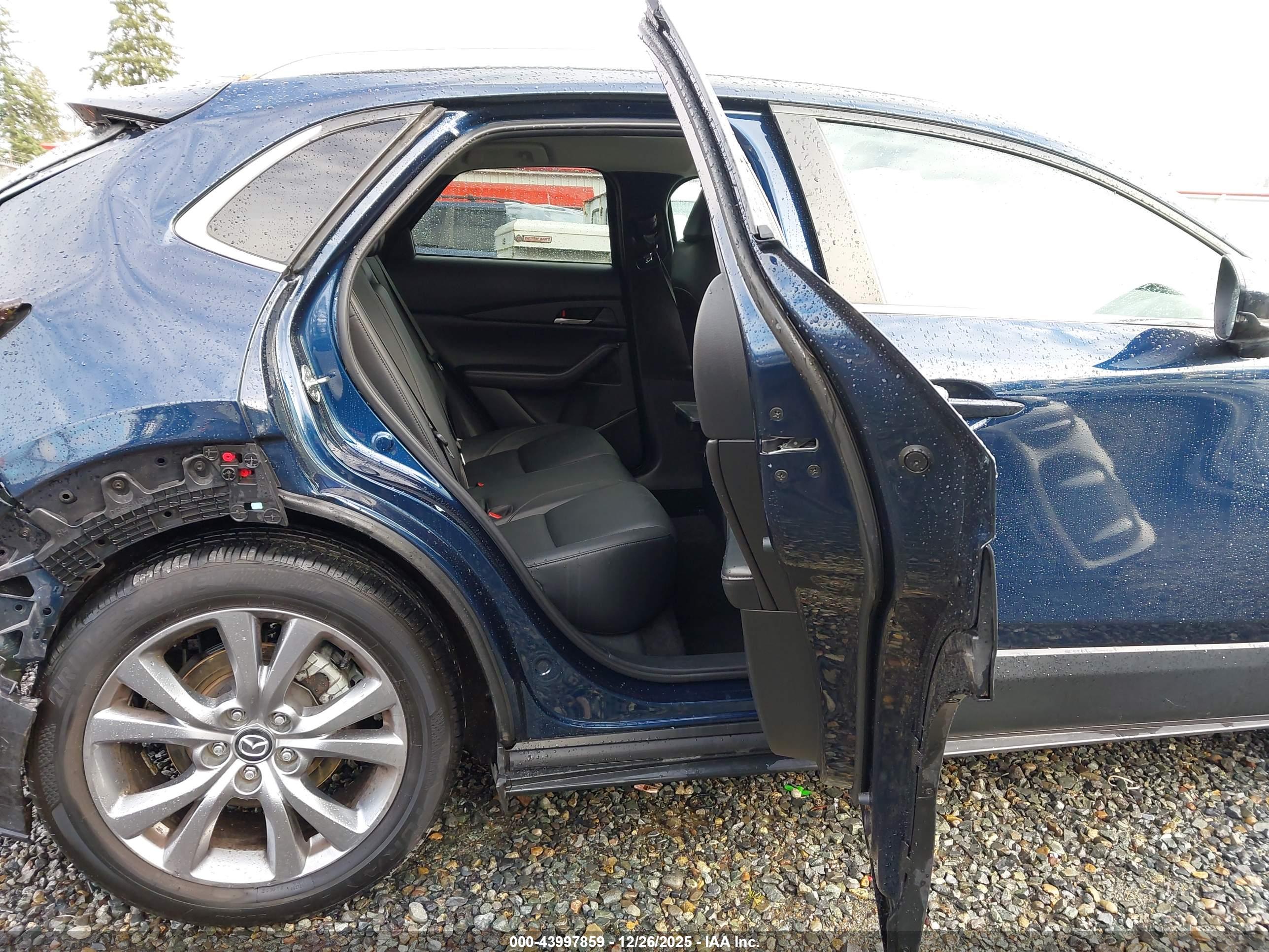 MAZDA CX-30 image 8