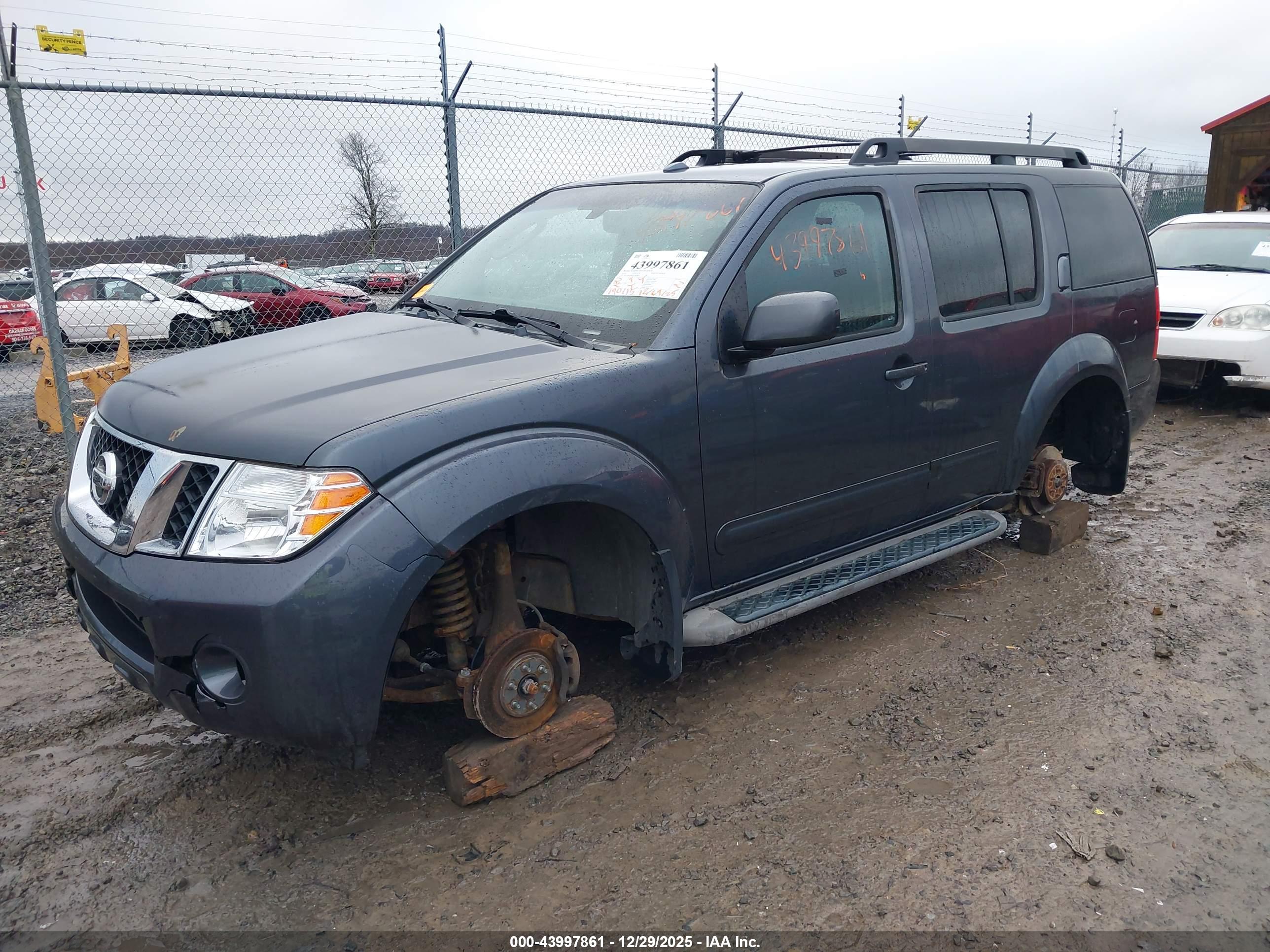 NISSAN PATHFINDER image 2