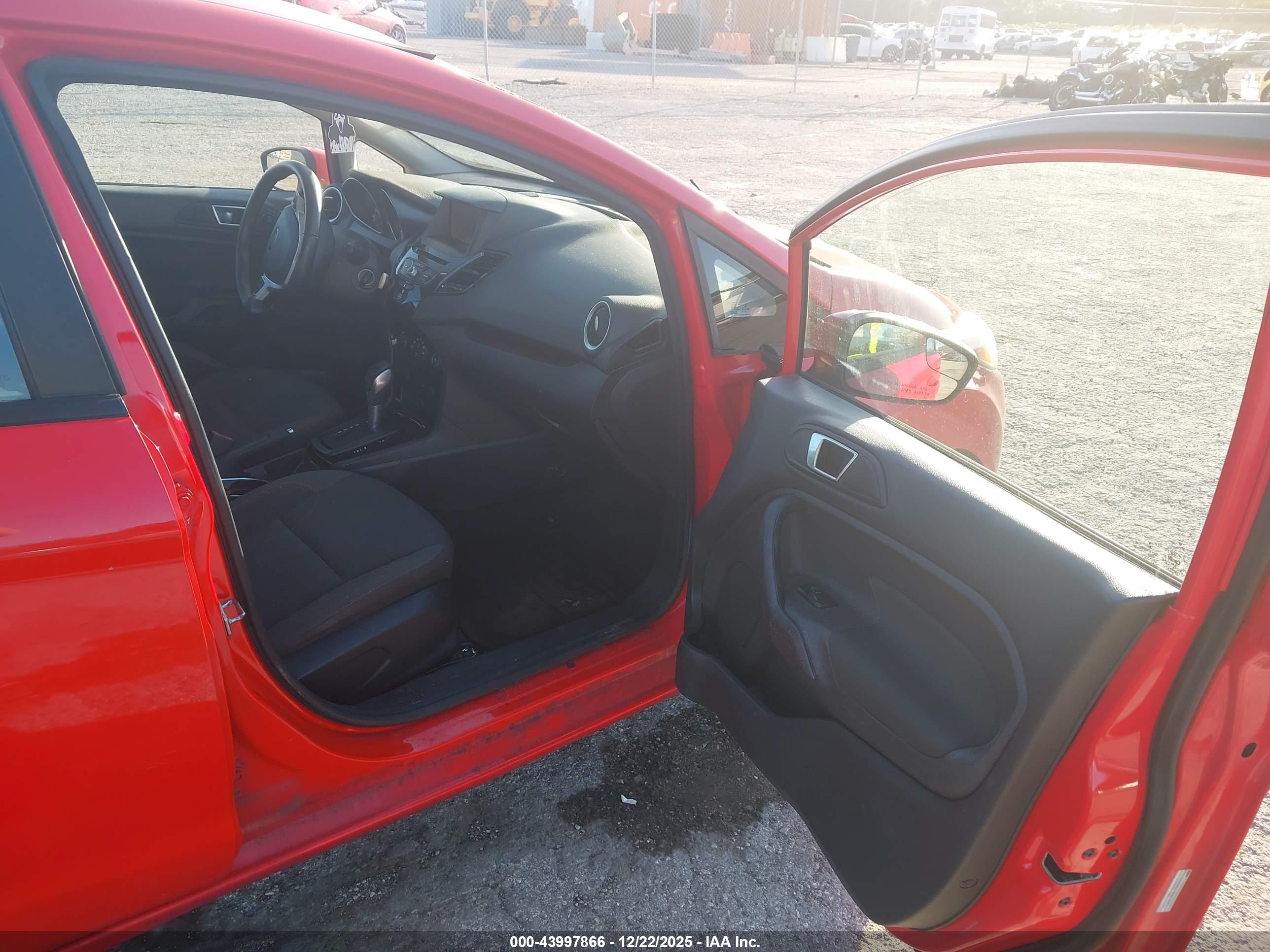 FORD FIESTA image 5