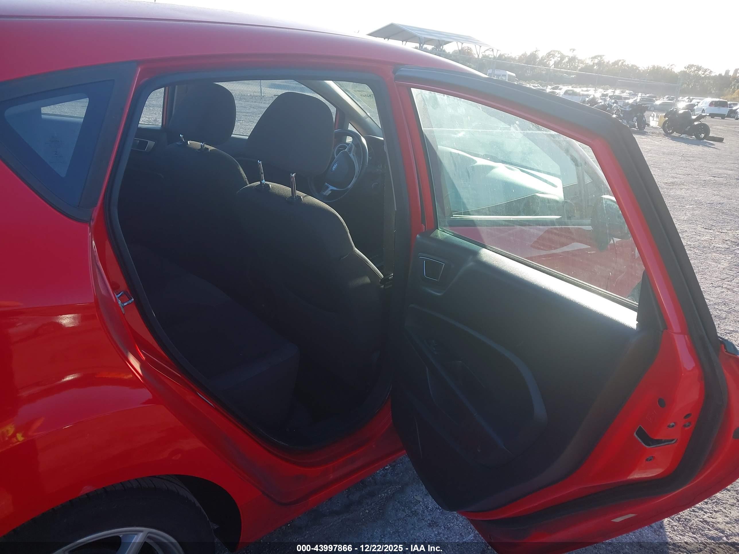 FORD FIESTA image 8