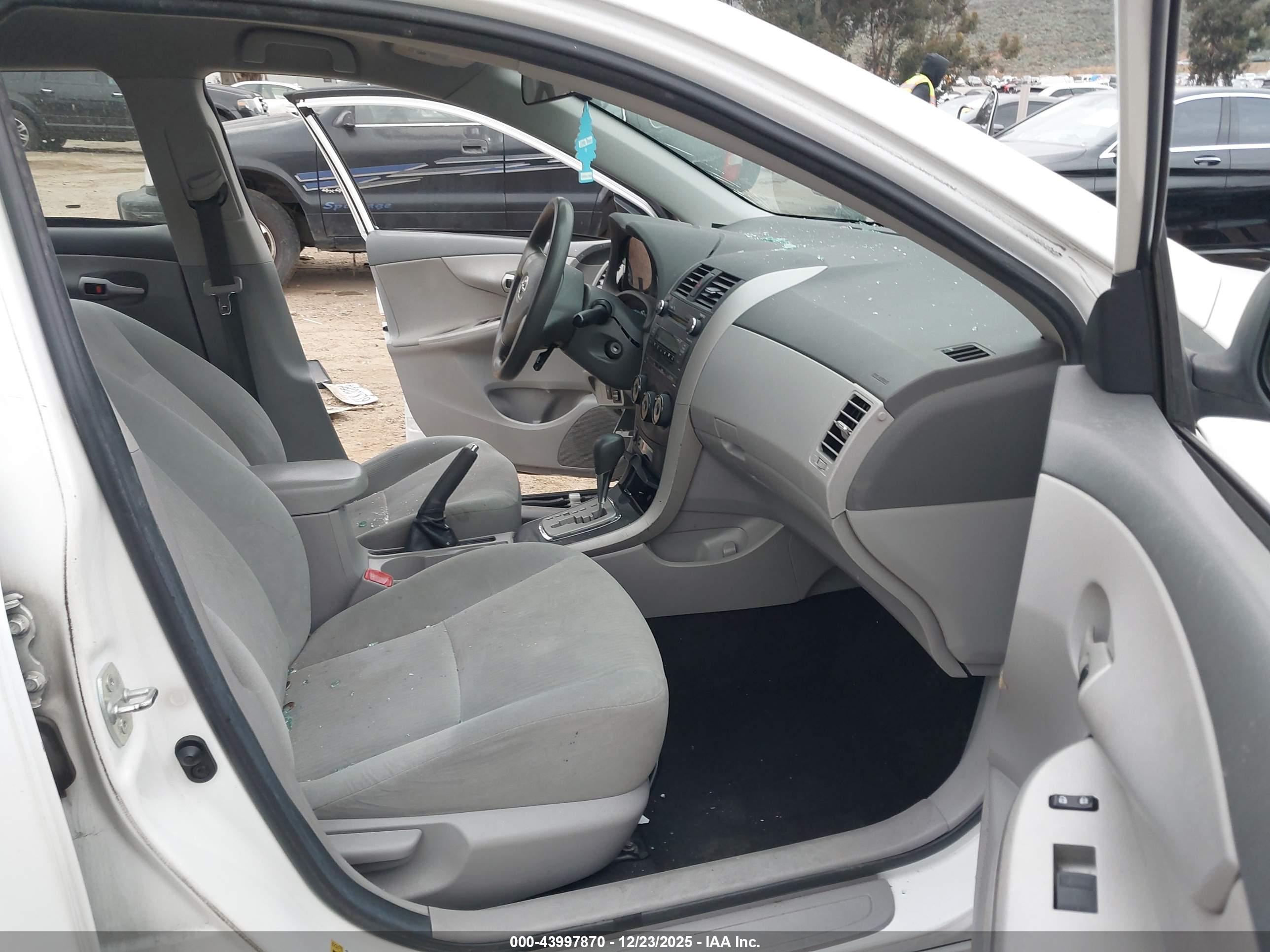 TOYOTA COROLLA image 5