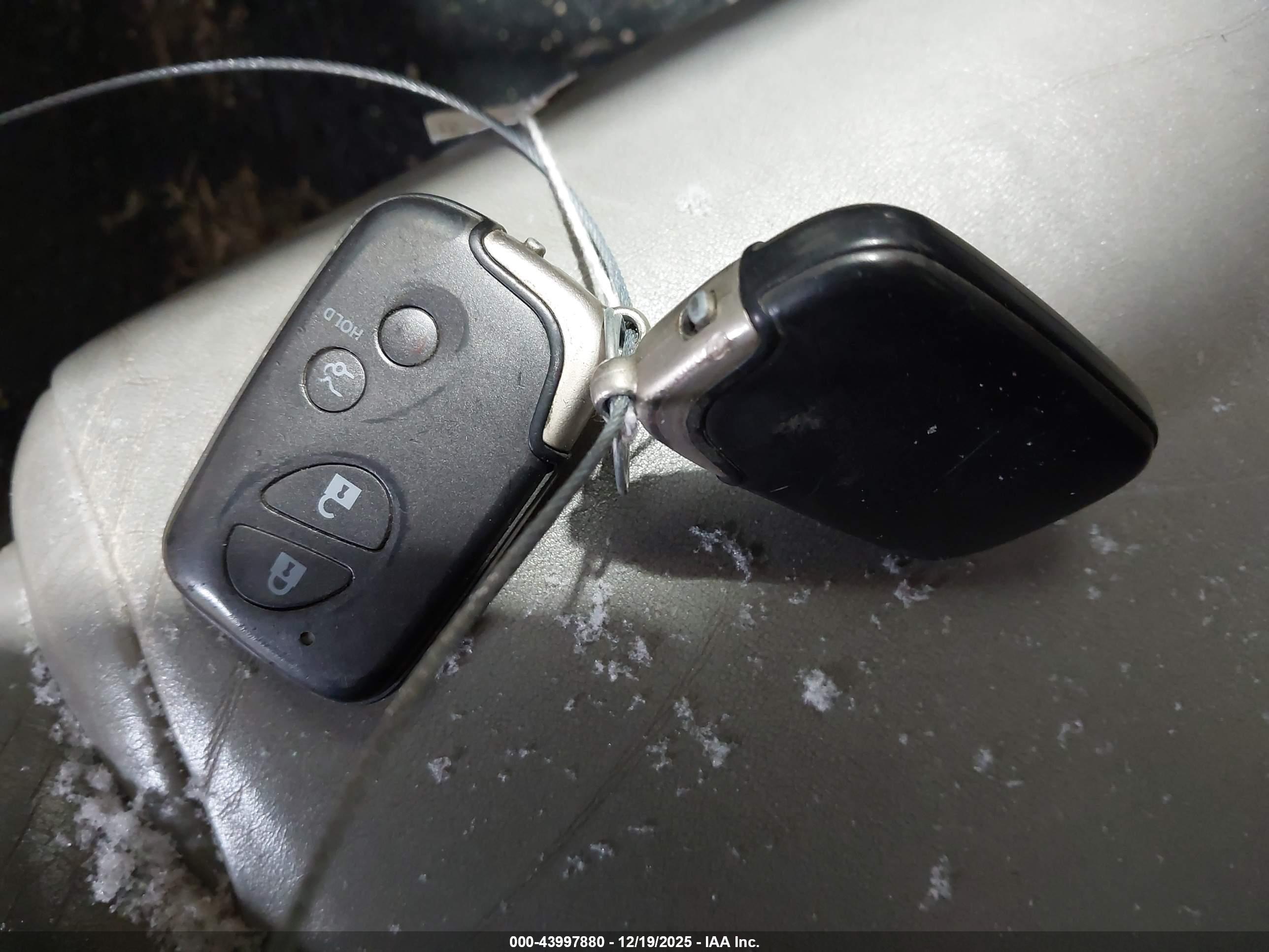 LEXUS IS image 11