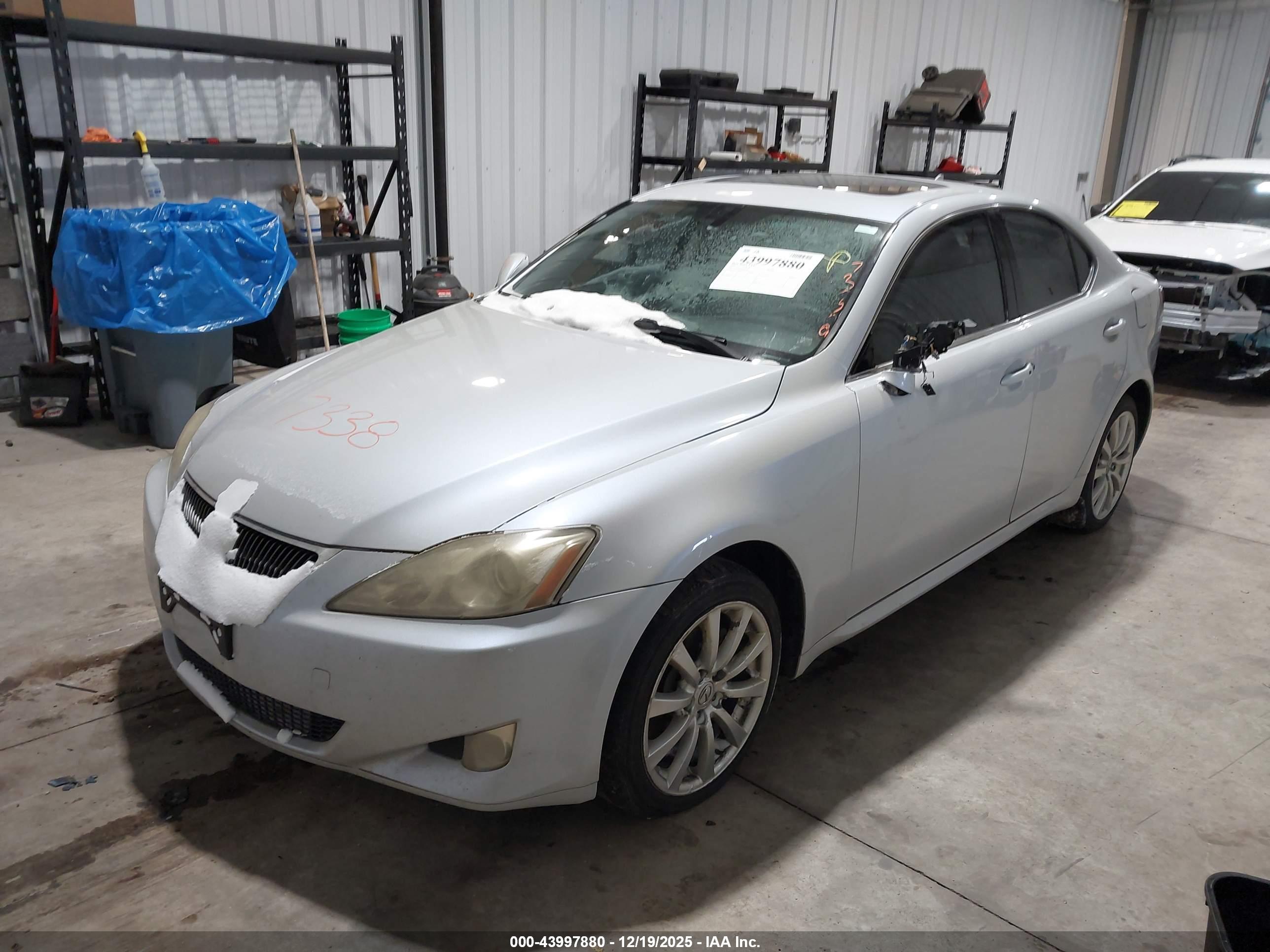 LEXUS IS image 2