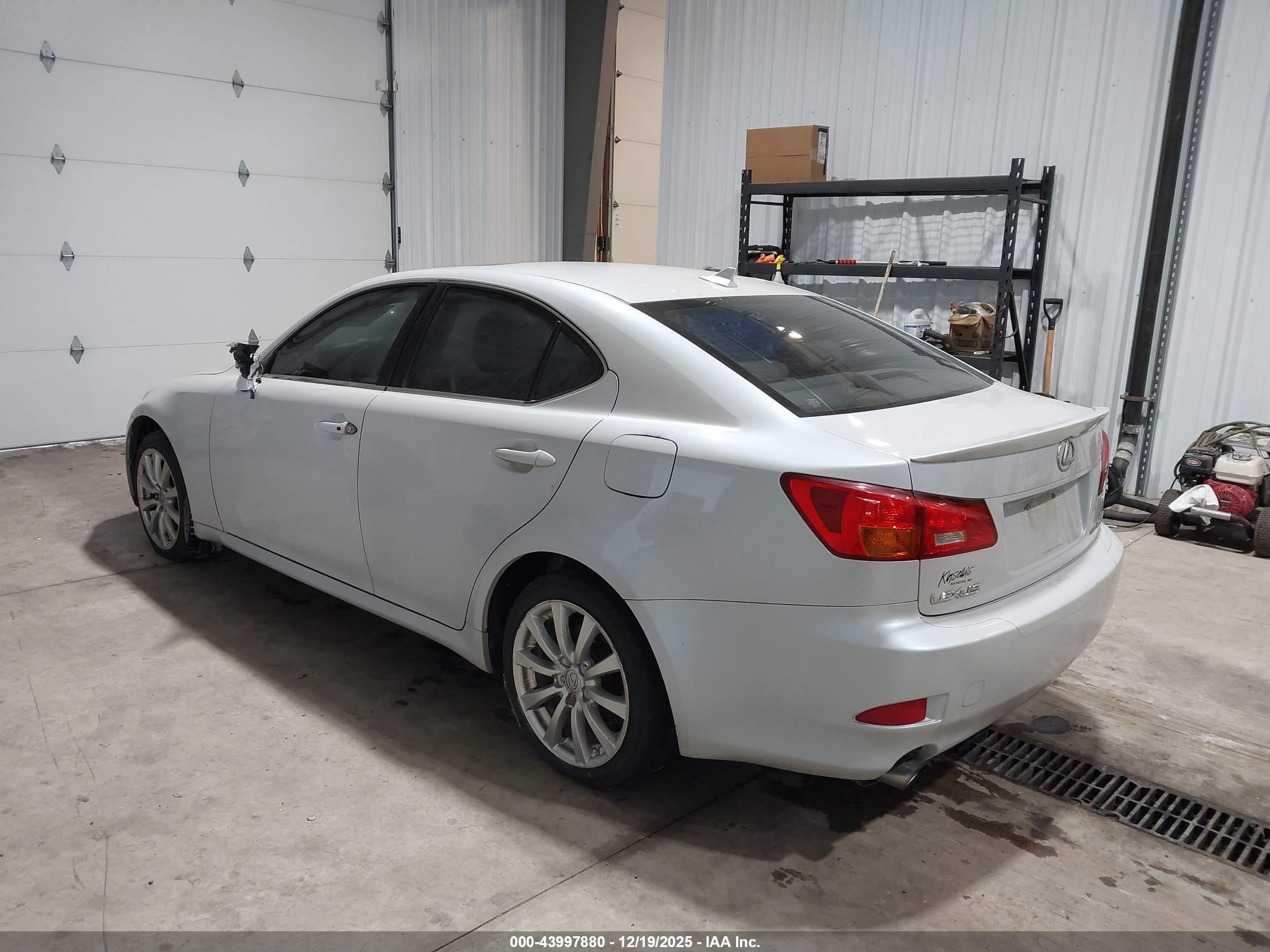 LEXUS IS image 3