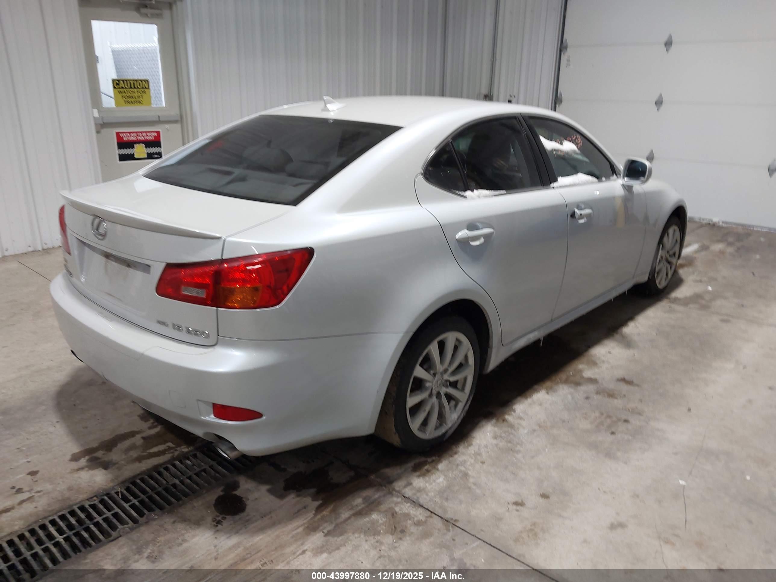 LEXUS IS image 4