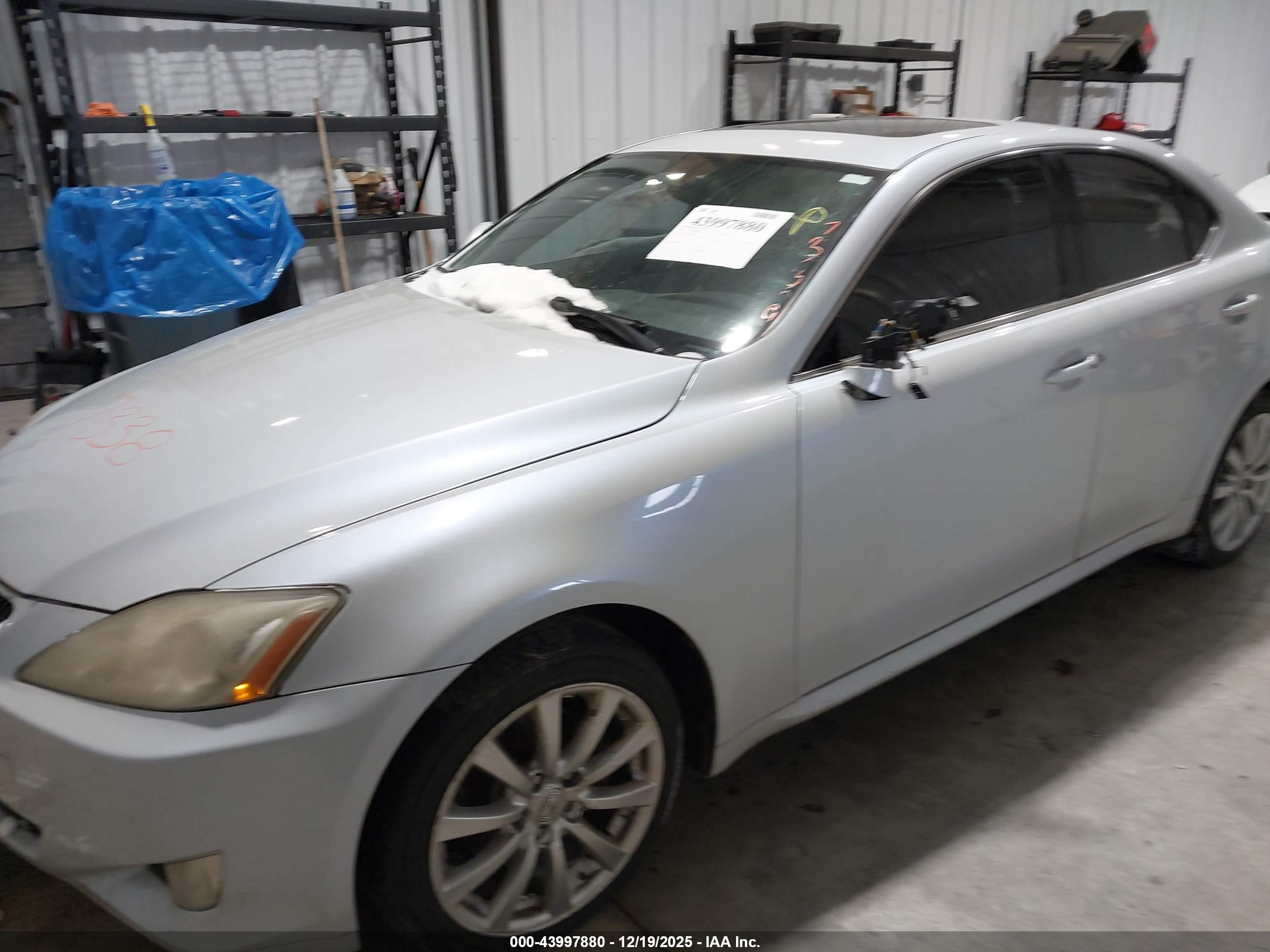 LEXUS IS image 6