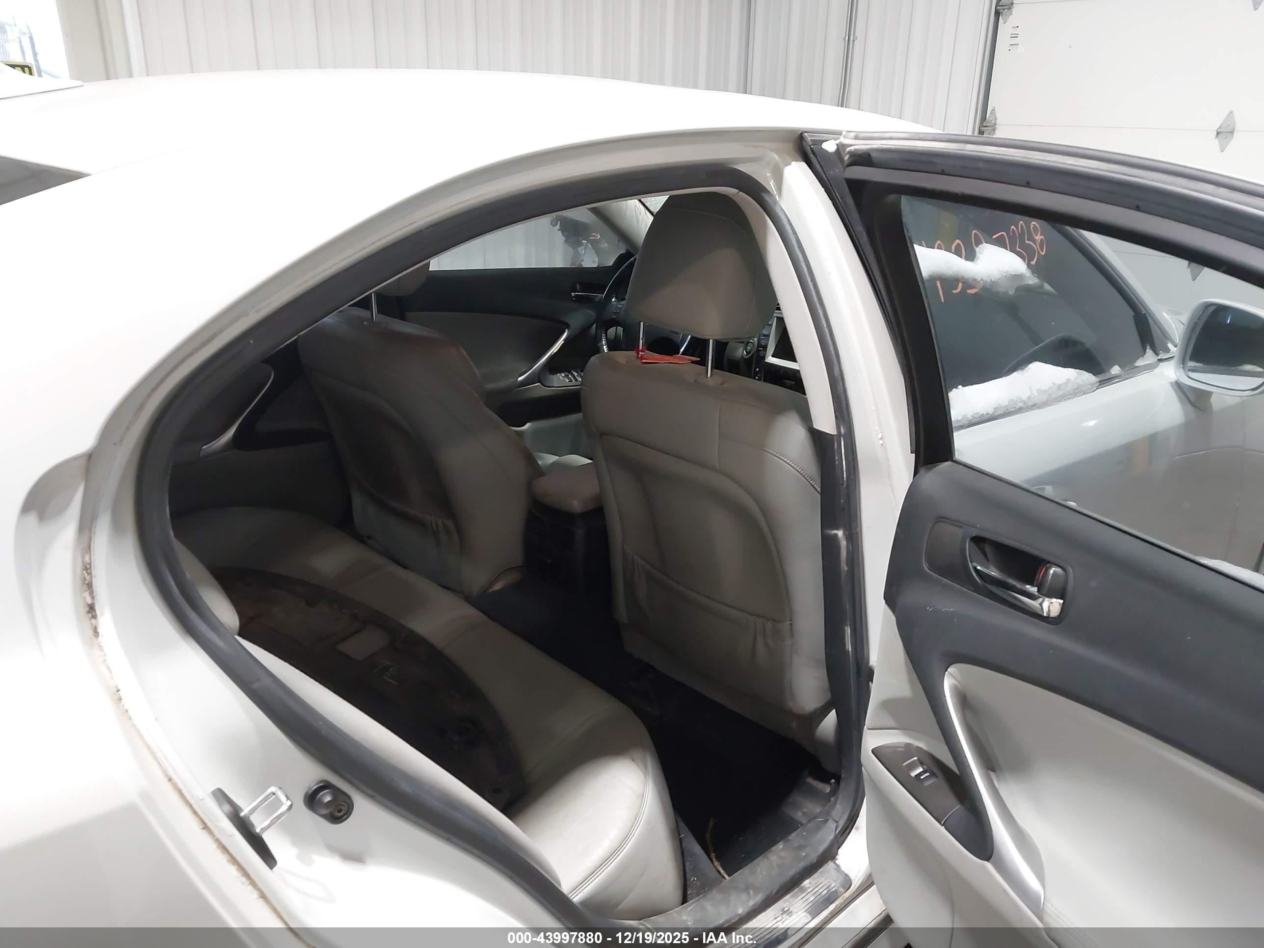 LEXUS IS image 8