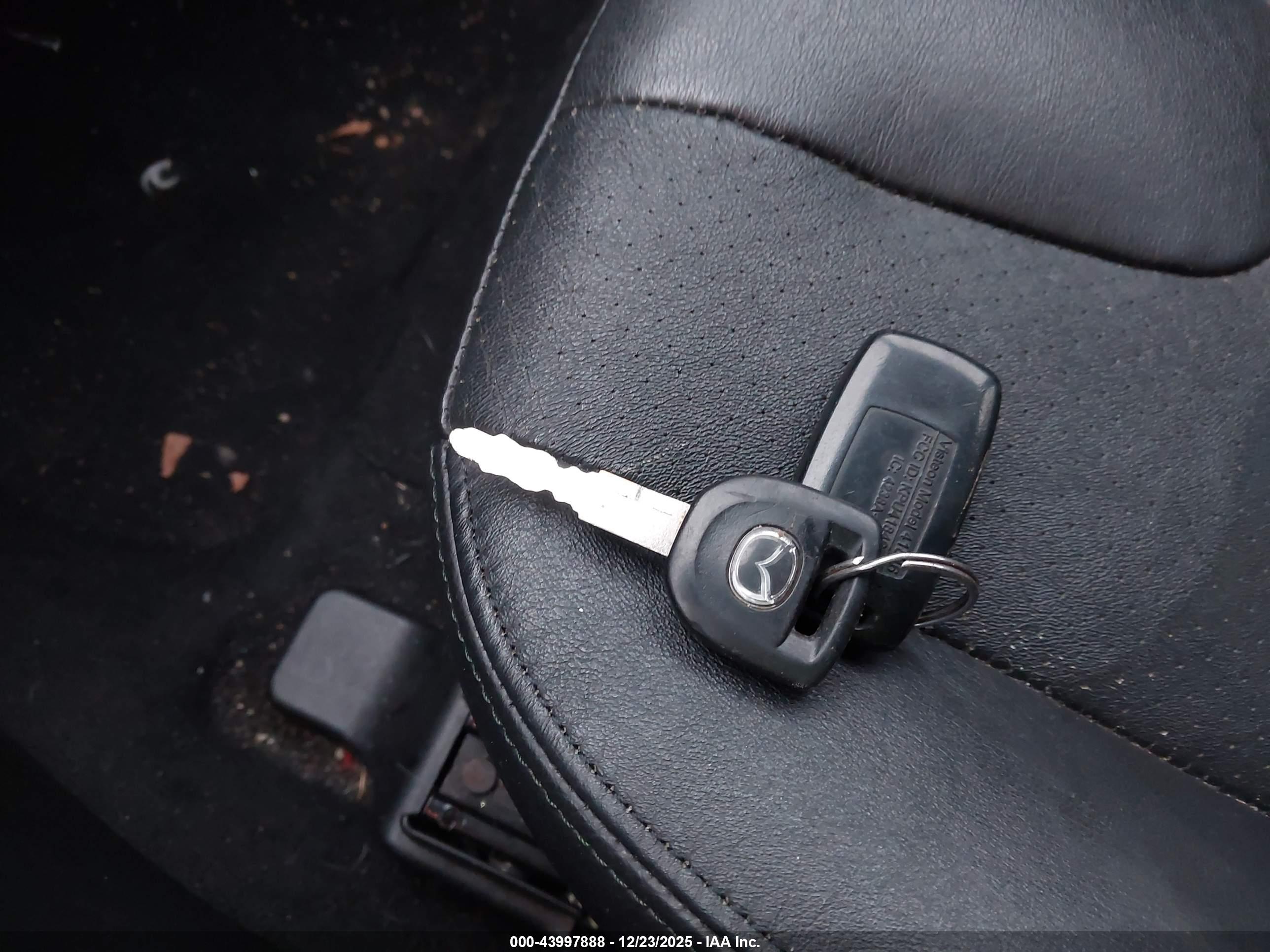 MAZDA MAZDA3 image 11