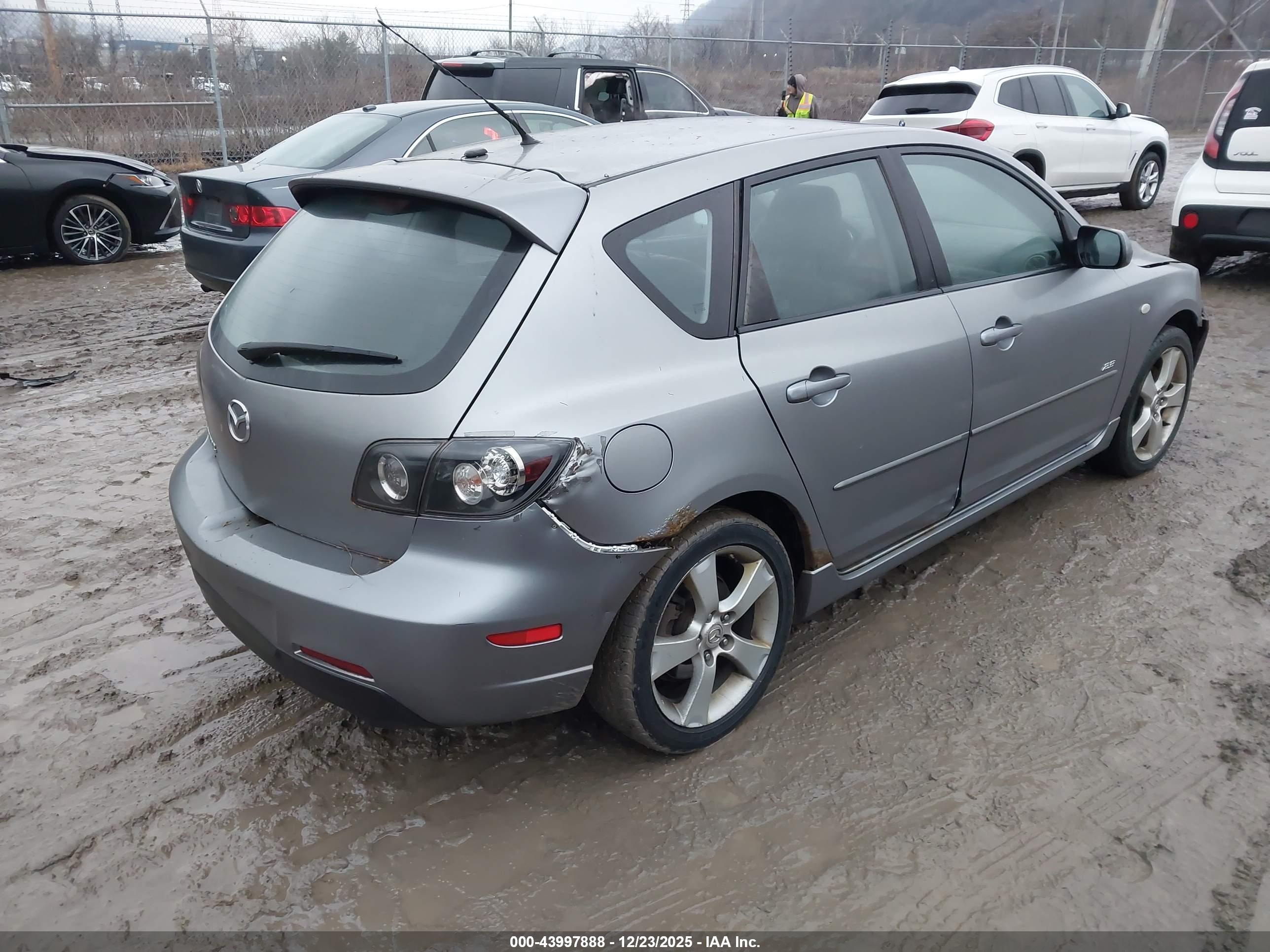 MAZDA MAZDA3 image 4