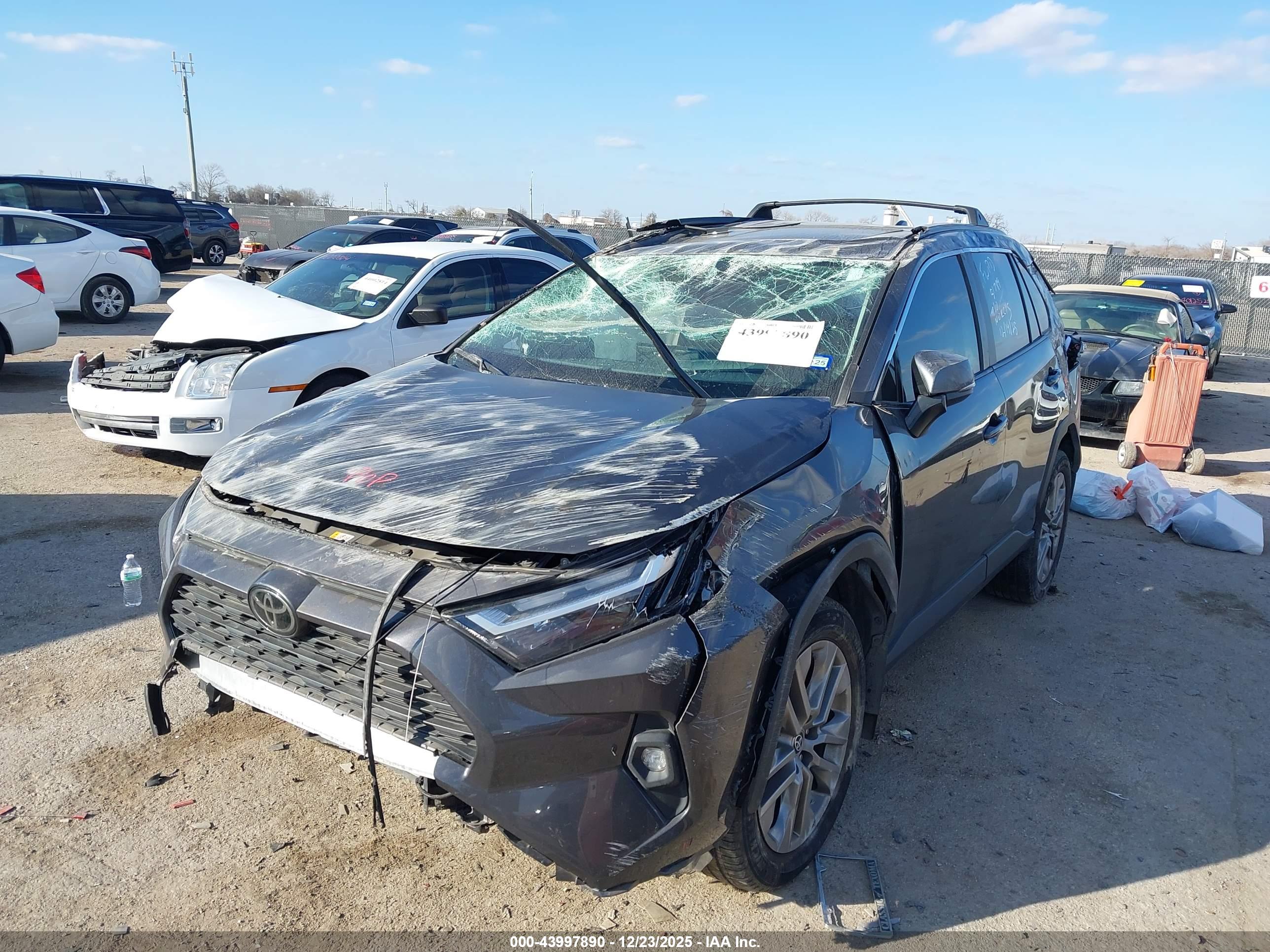 TOYOTA RAV4 image 2