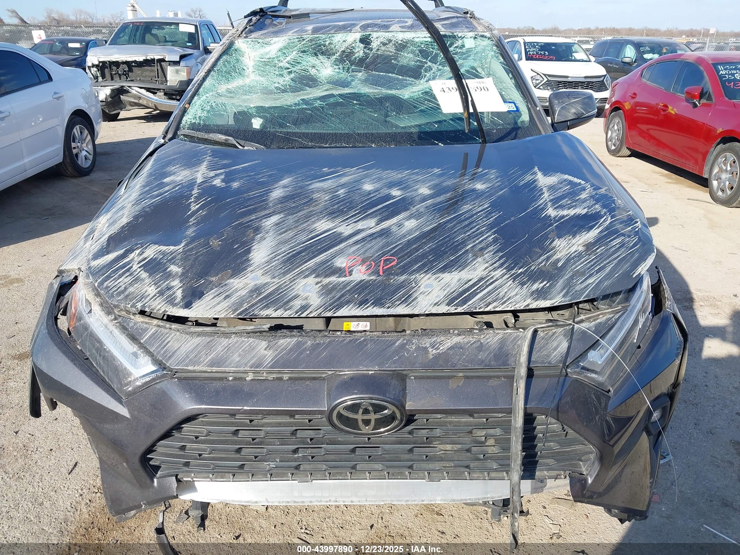 TOYOTA RAV4 image 6