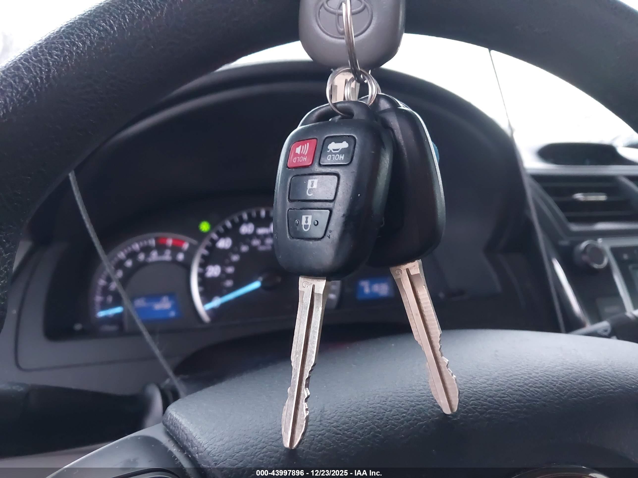 TOYOTA CAMRY image 11