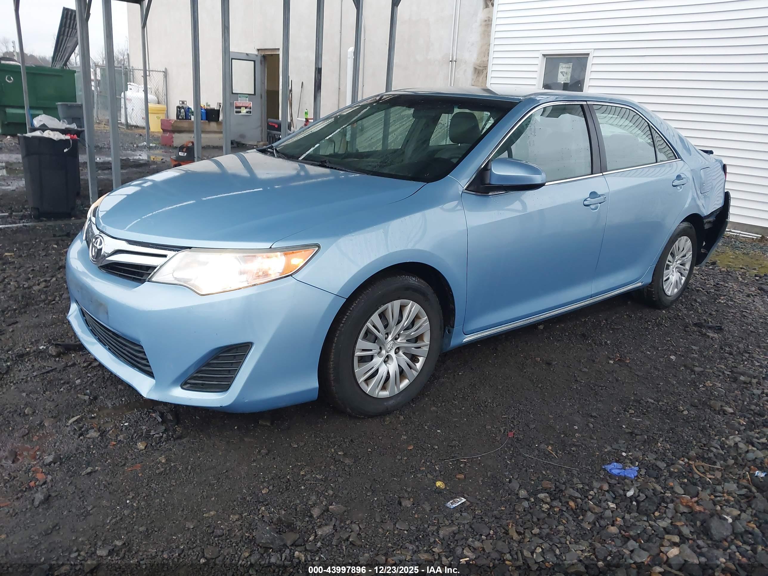 TOYOTA CAMRY image 2