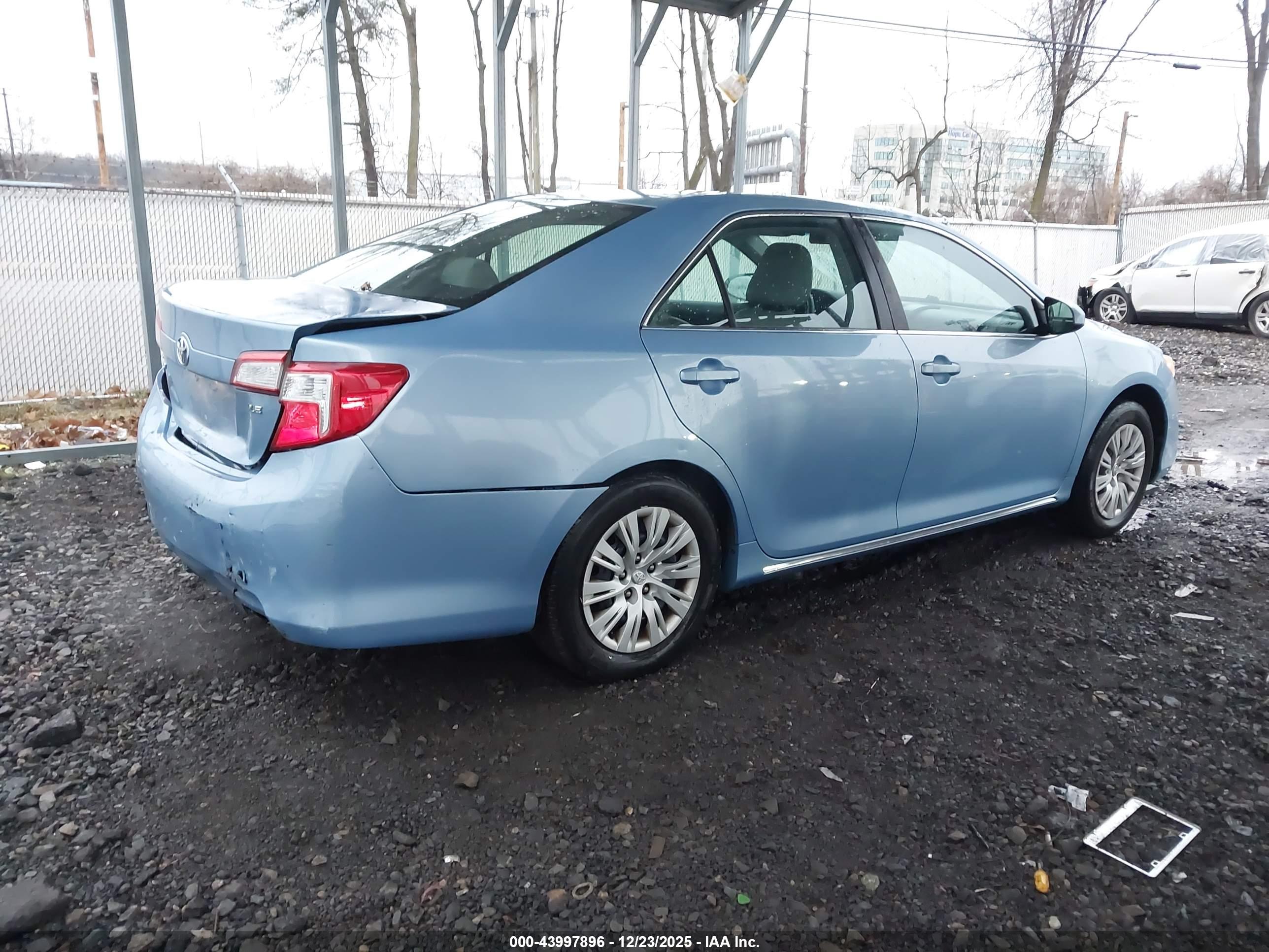 TOYOTA CAMRY image 4