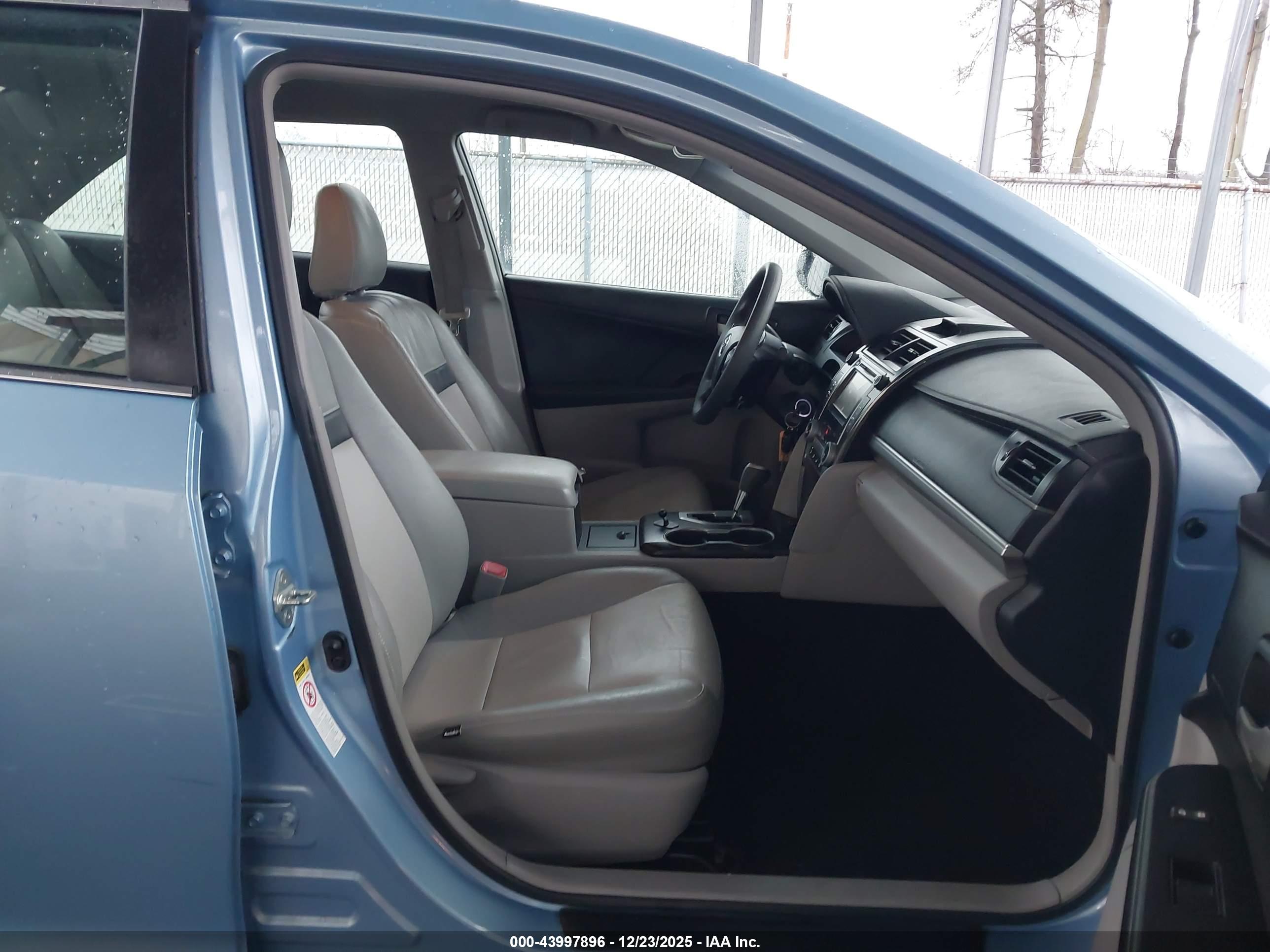 TOYOTA CAMRY image 5