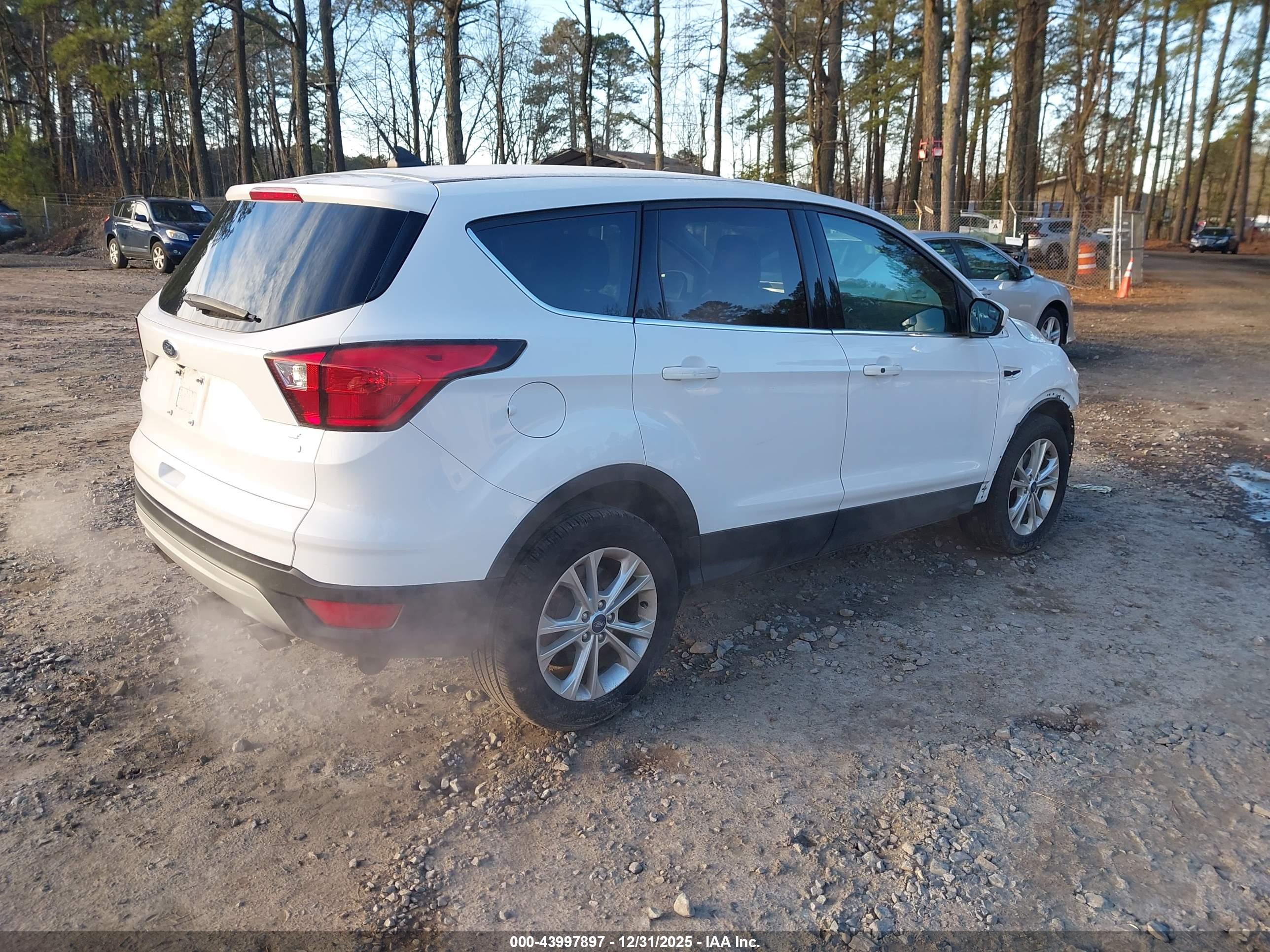 FORD ESCAPE image 4