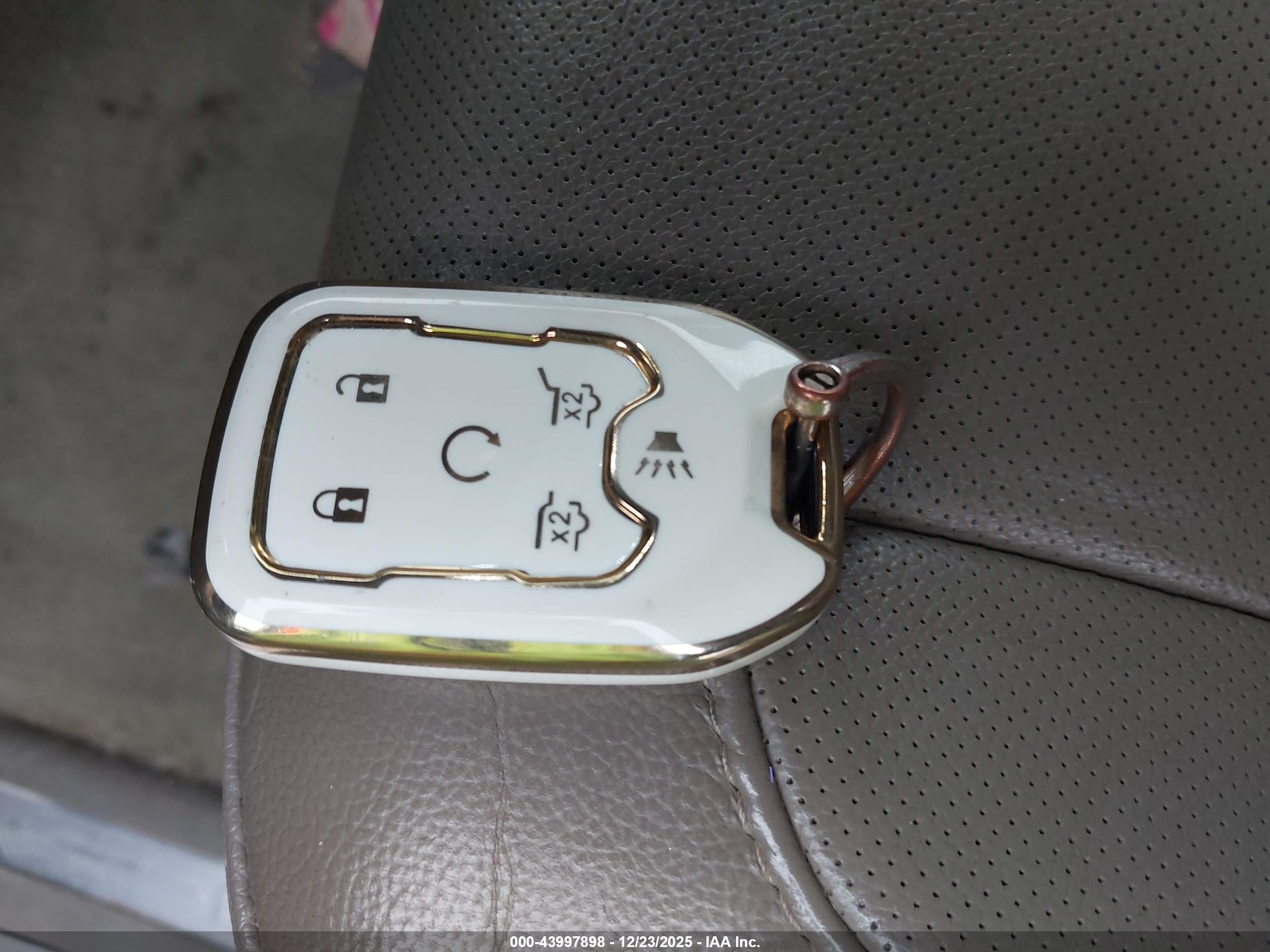 GMC YUKON image 11