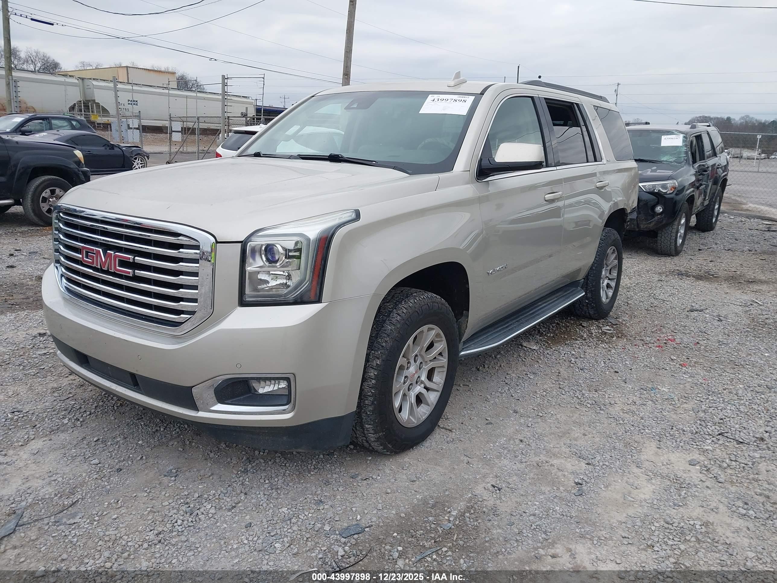 GMC YUKON image 2