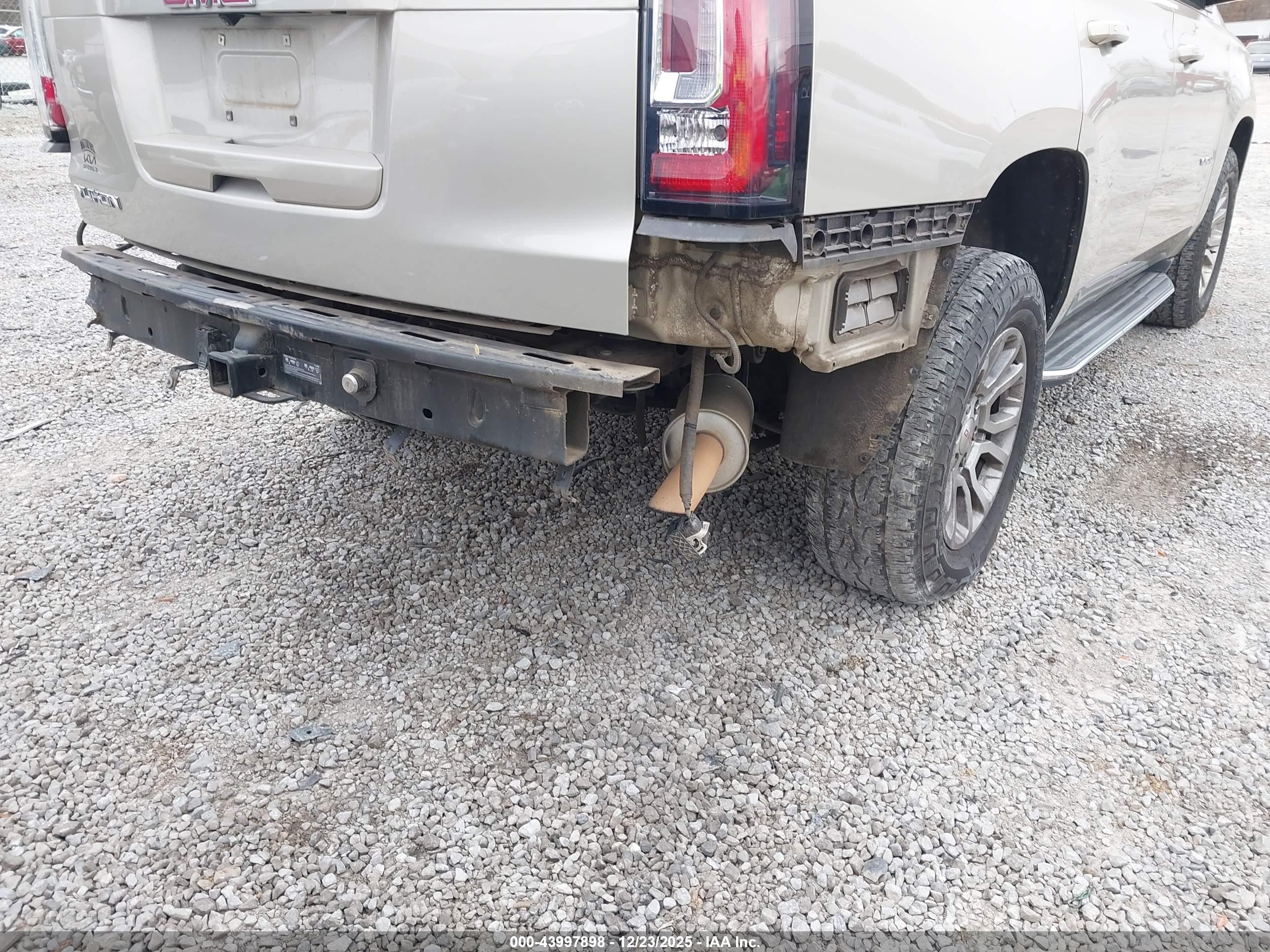 GMC YUKON image 6