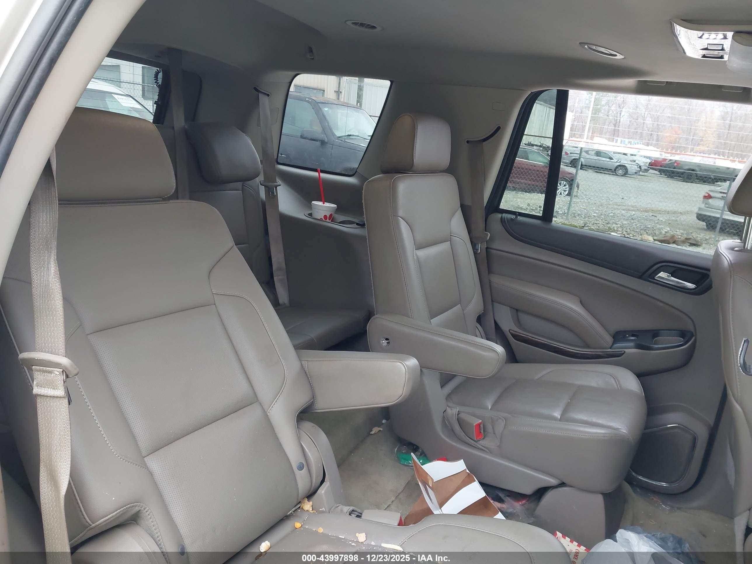 GMC YUKON image 8