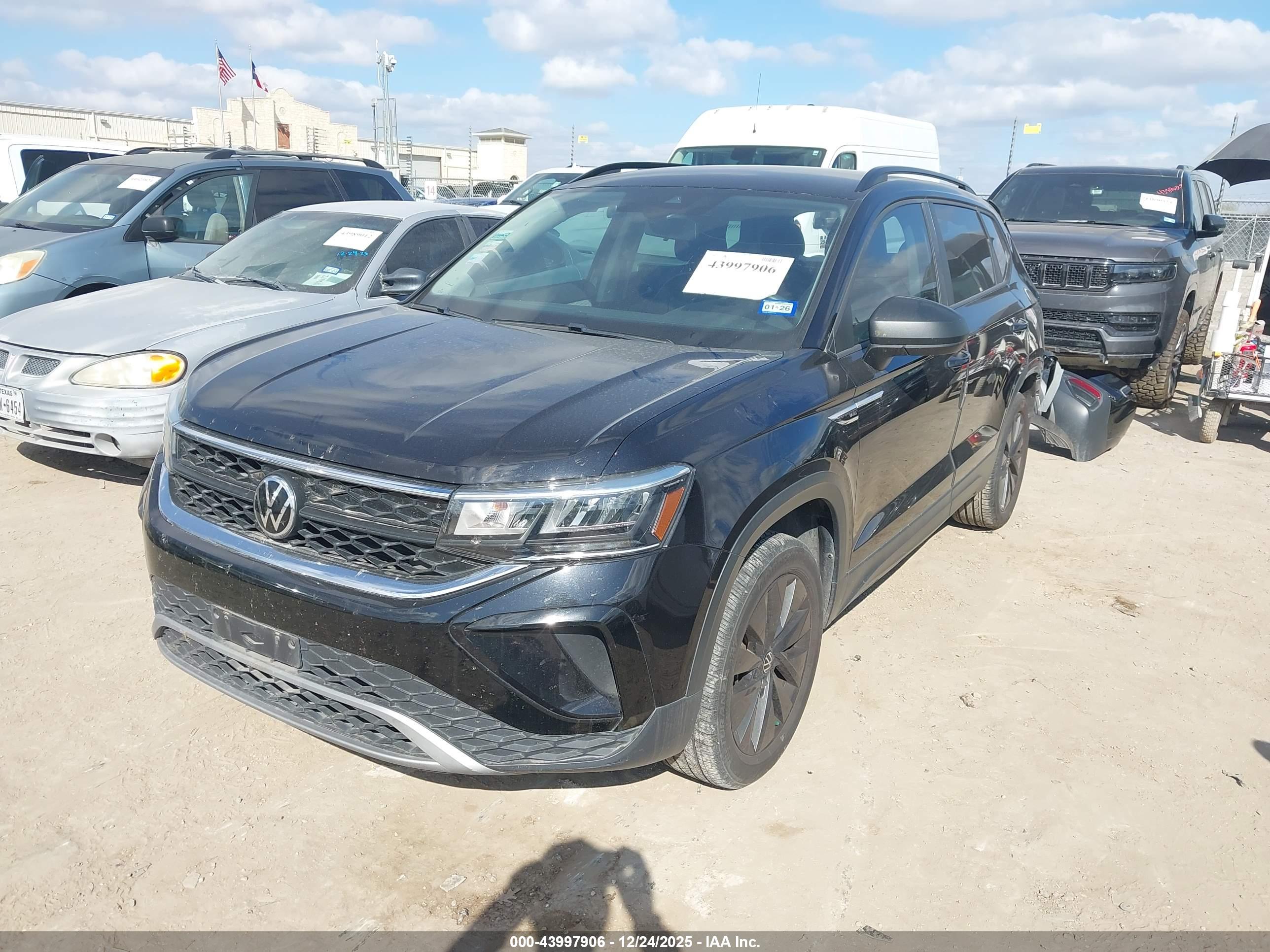 VOLKSWAGEN TAOS image 2