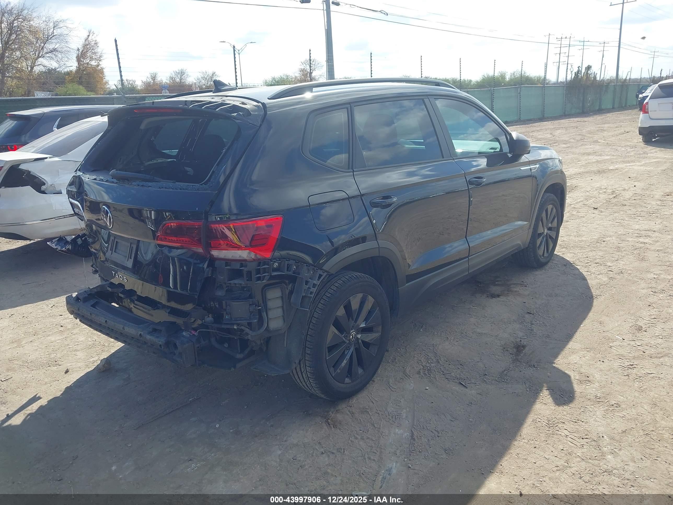 VOLKSWAGEN TAOS image 4