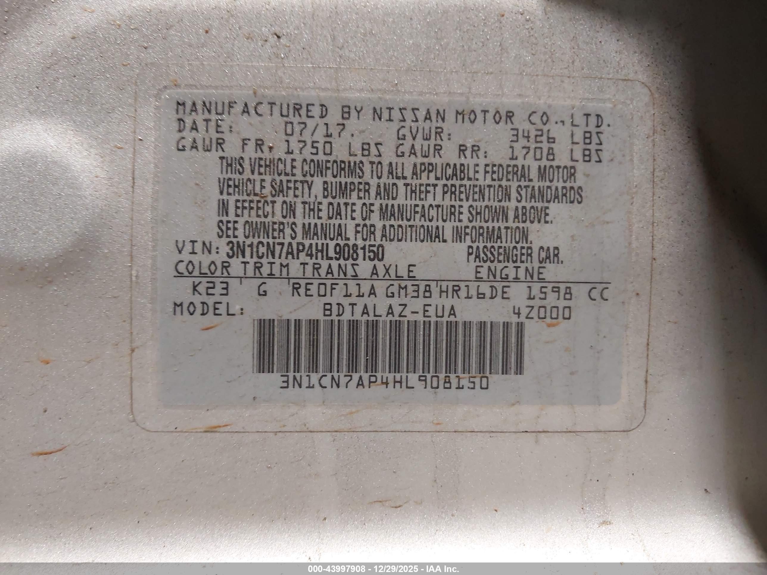 NISSAN VERSA image 9
