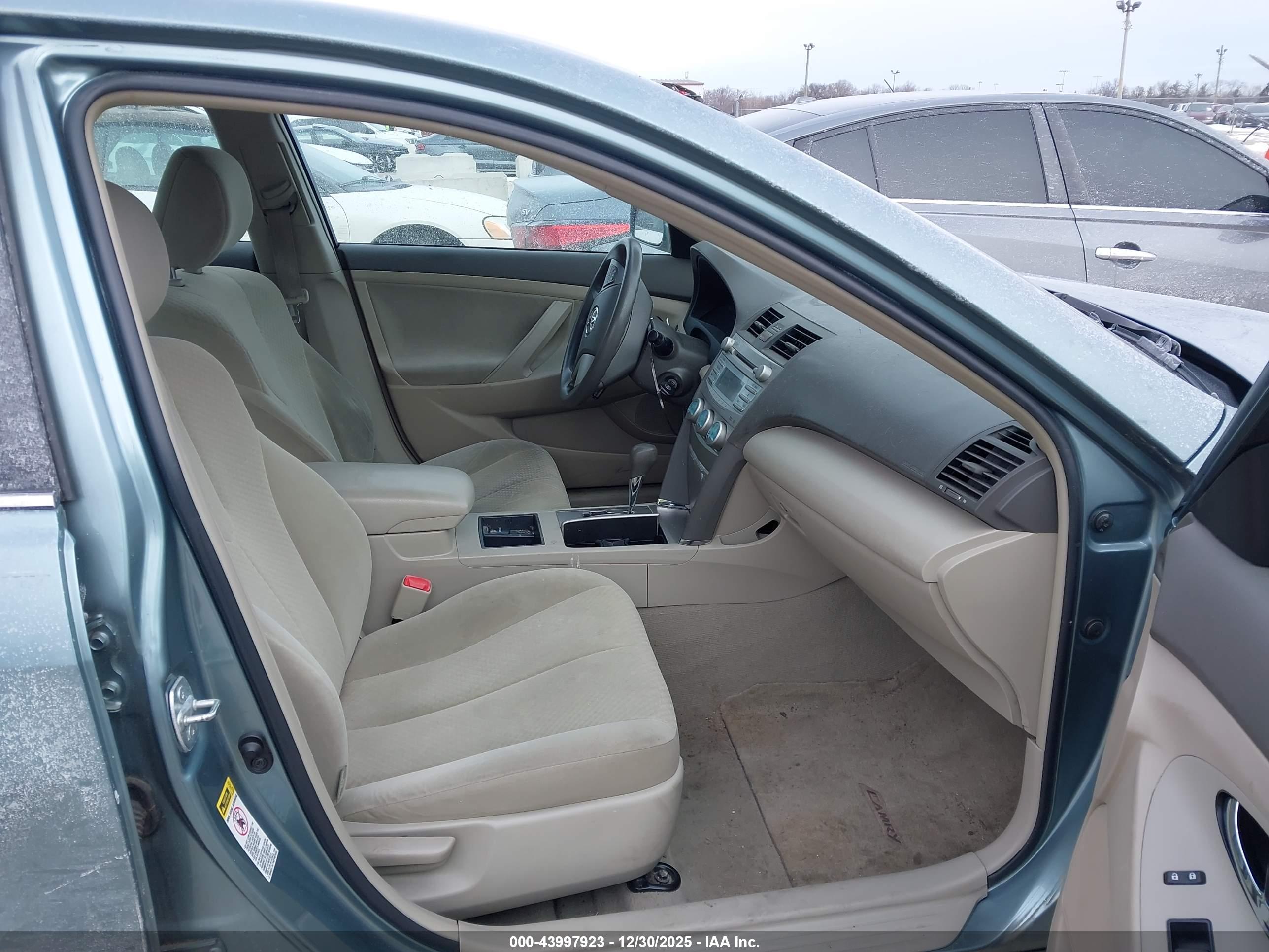 TOYOTA CAMRY image 5