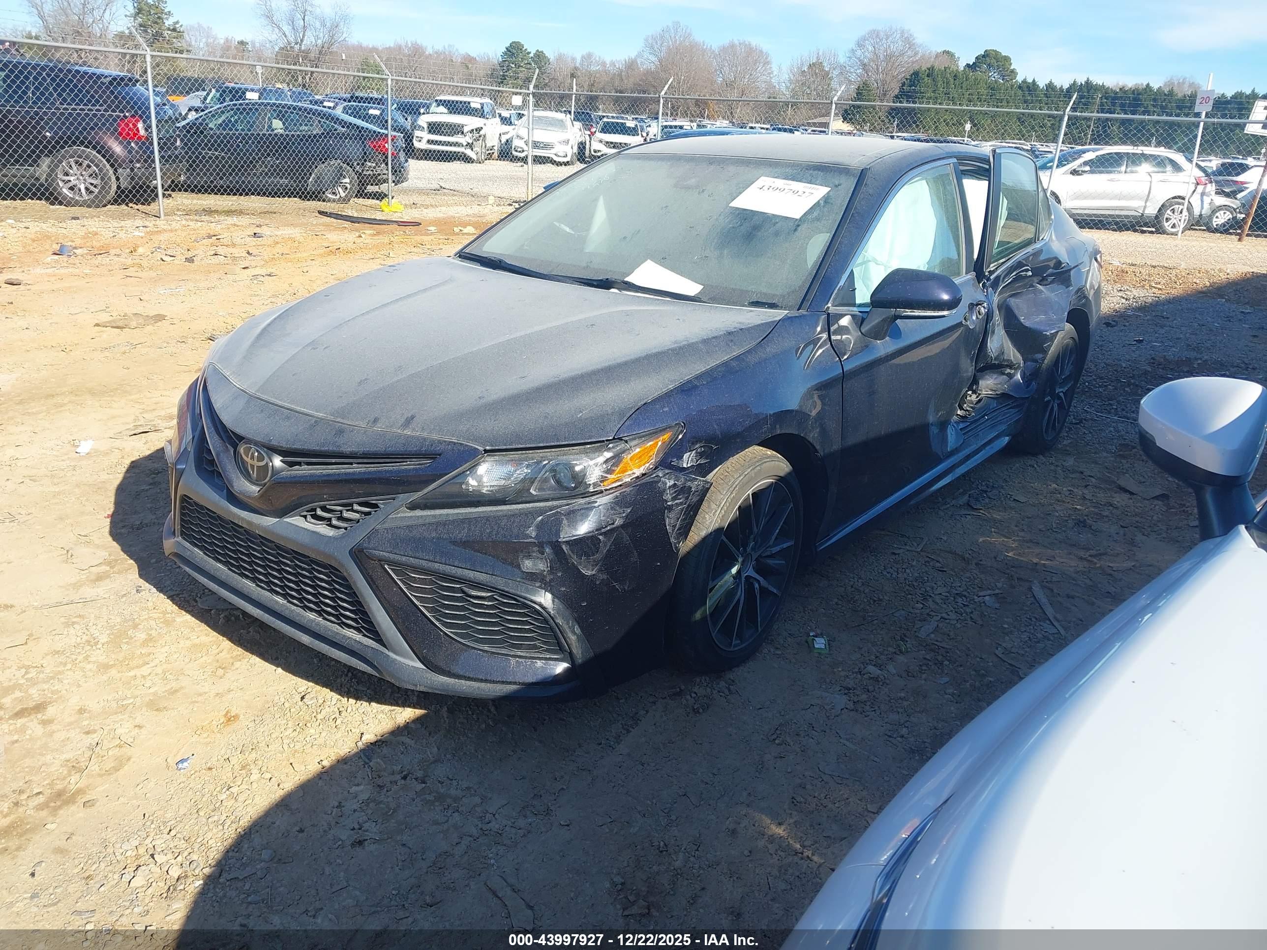 TOYOTA CAMRY image 2
