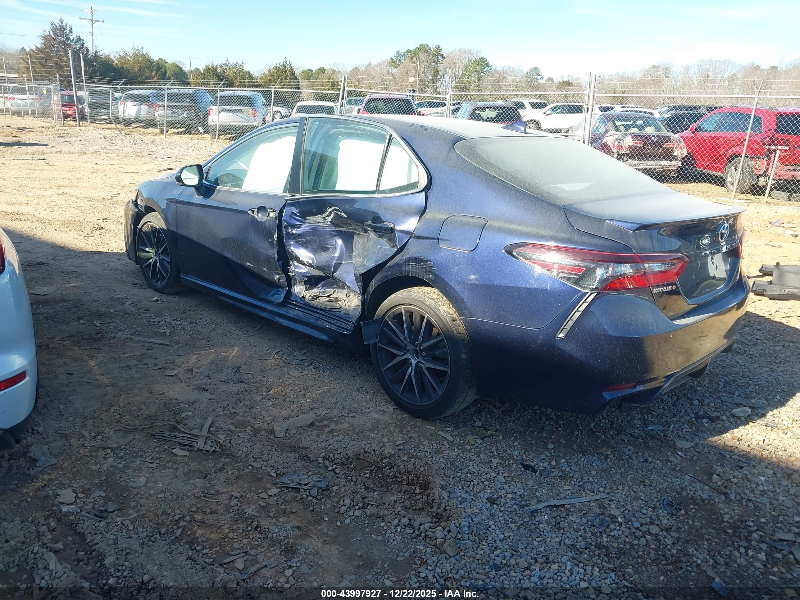TOYOTA CAMRY image 3