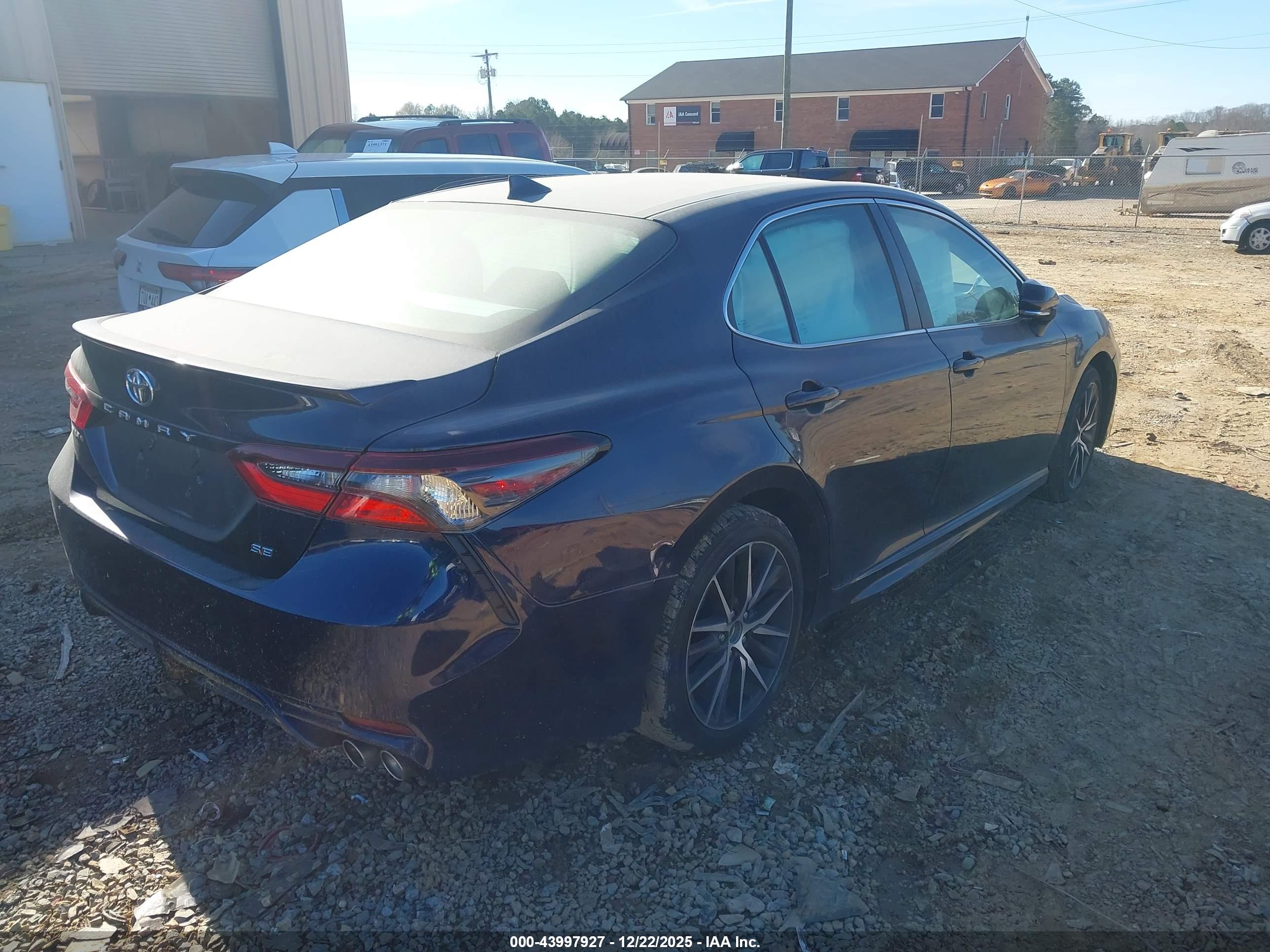 TOYOTA CAMRY image 4