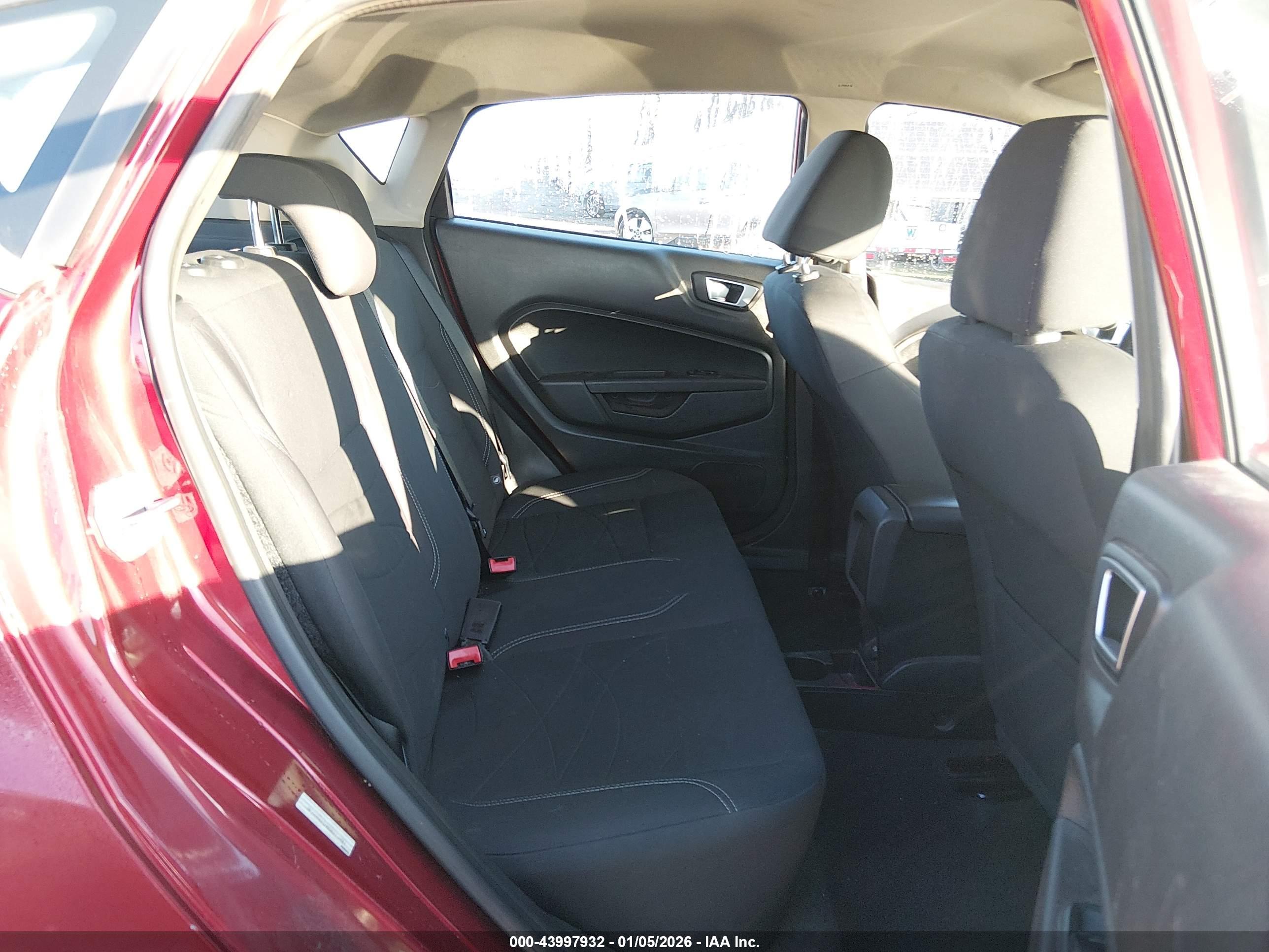 FORD FIESTA image 8
