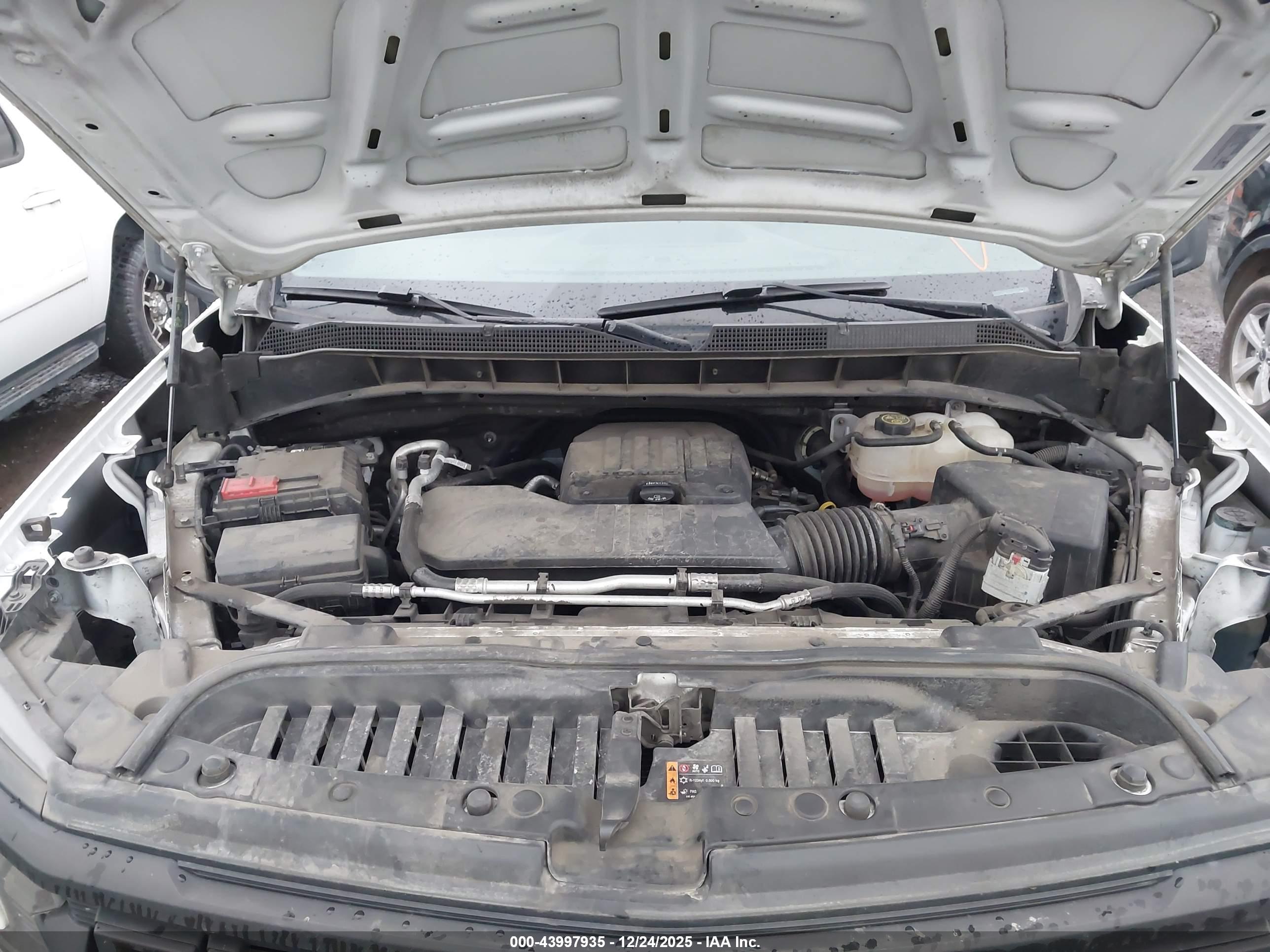 CHEVROLET SILVERADO image 10