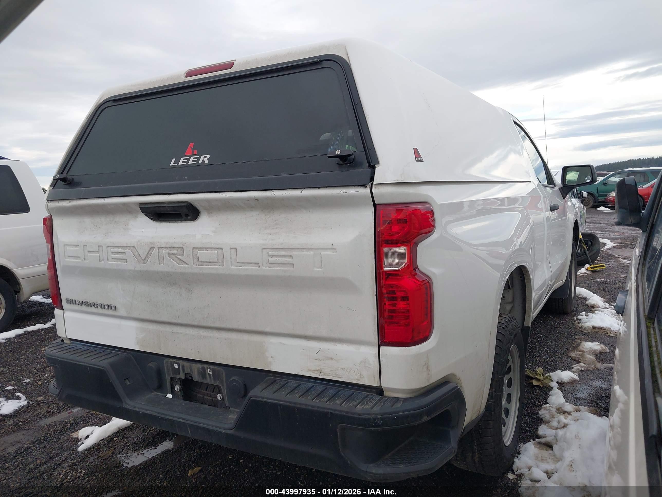 CHEVROLET SILVERADO image 4
