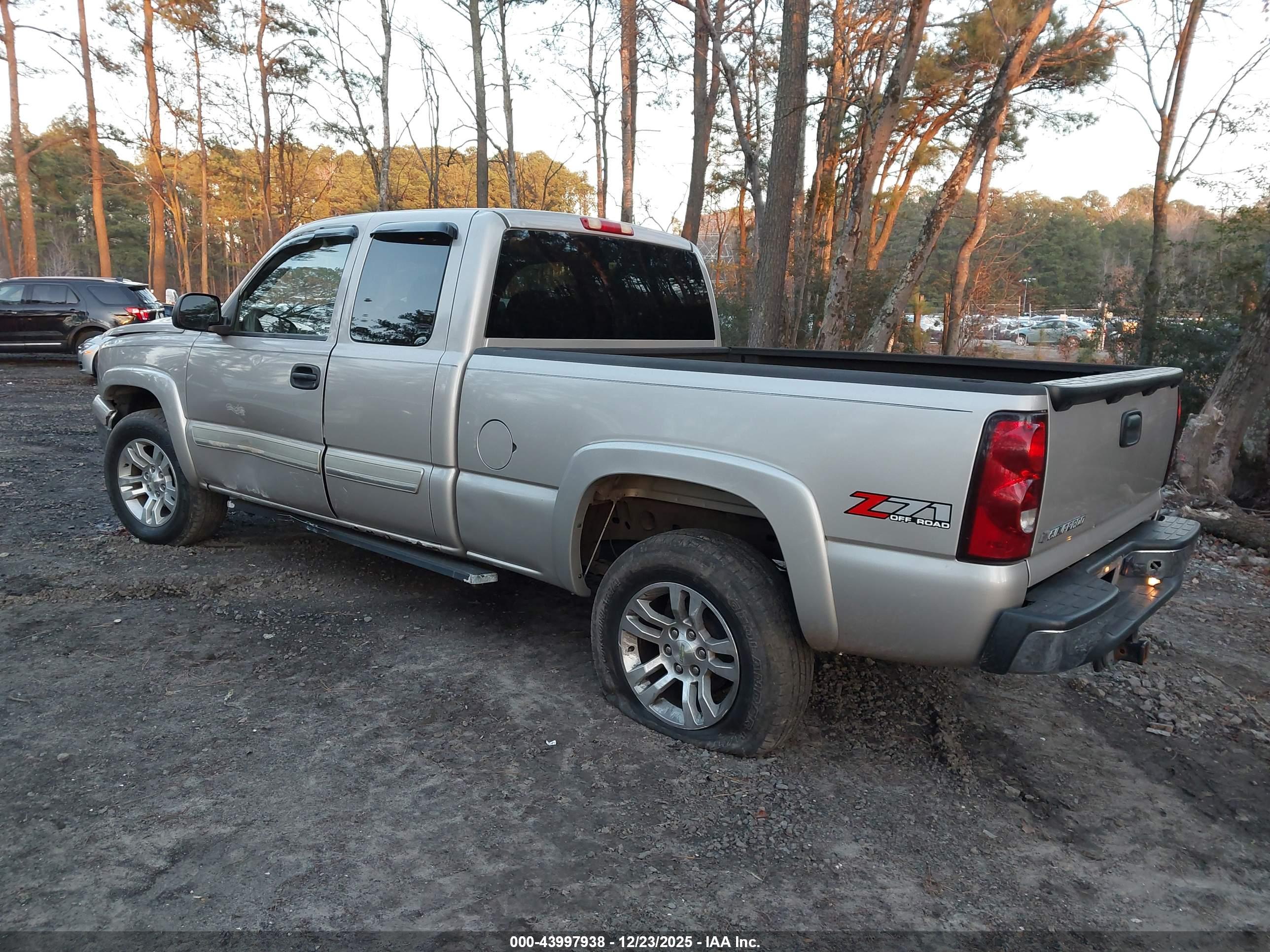 CHEVROLET SILVERADO image 3