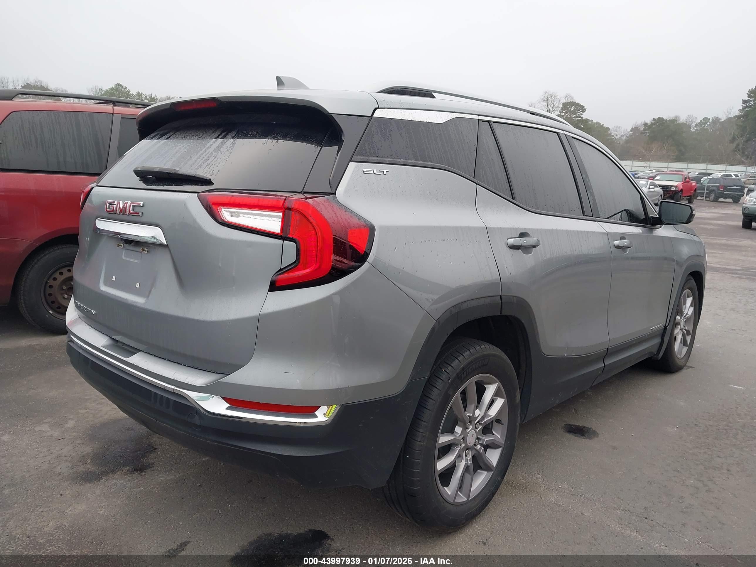 GMC TERRAIN image 4