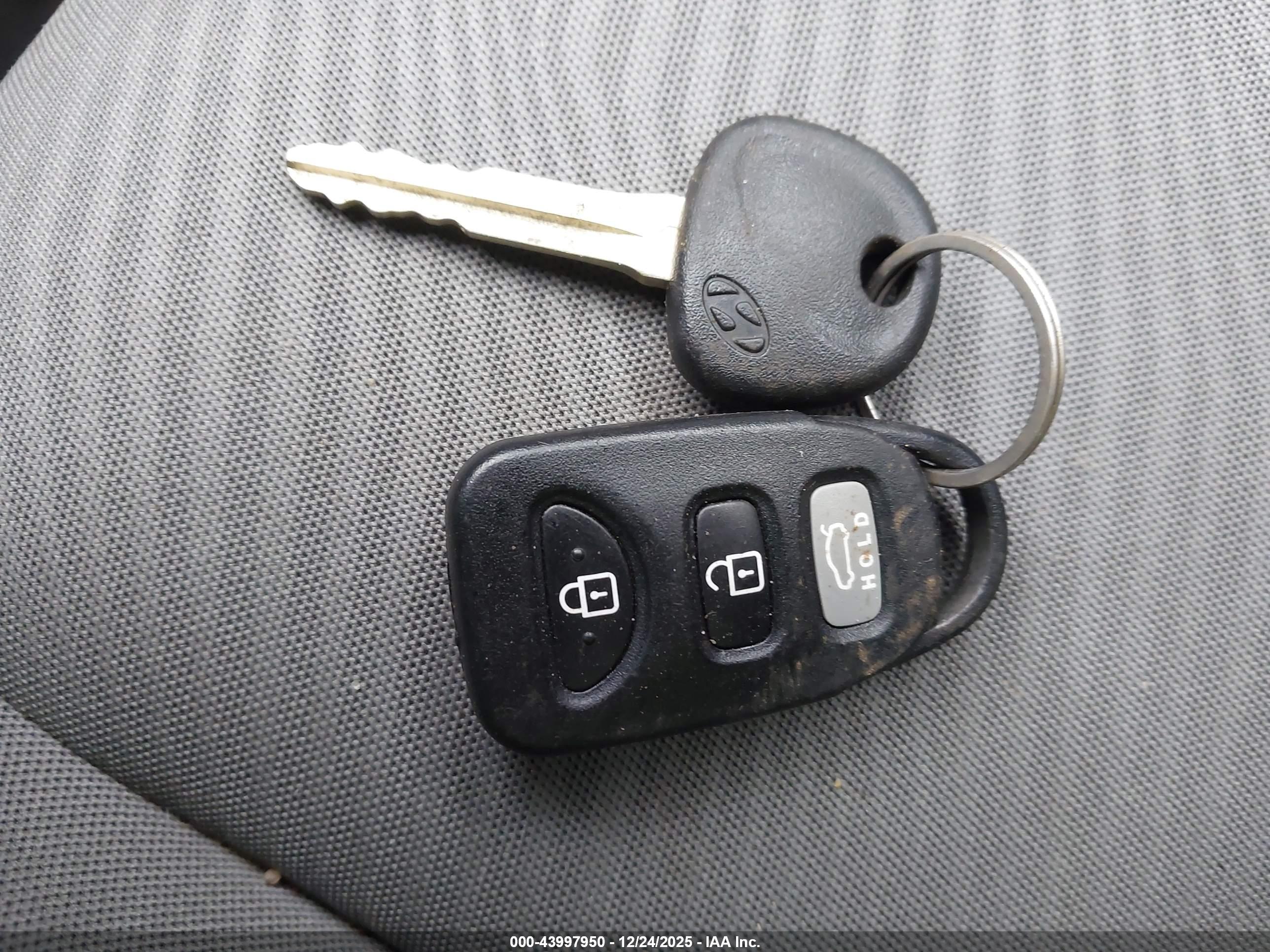 HYUNDAI ELANTRA image 11