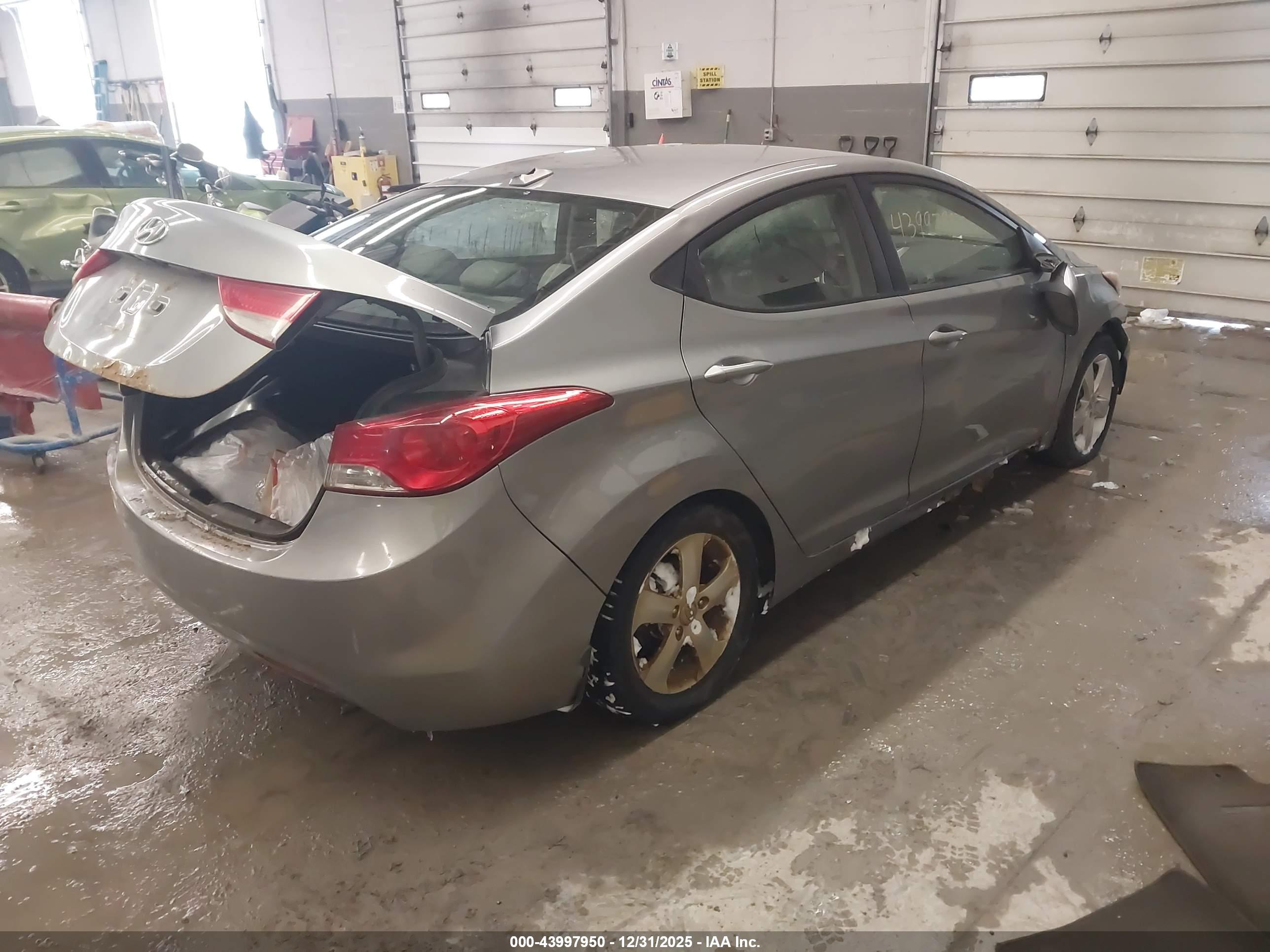 HYUNDAI ELANTRA image 4