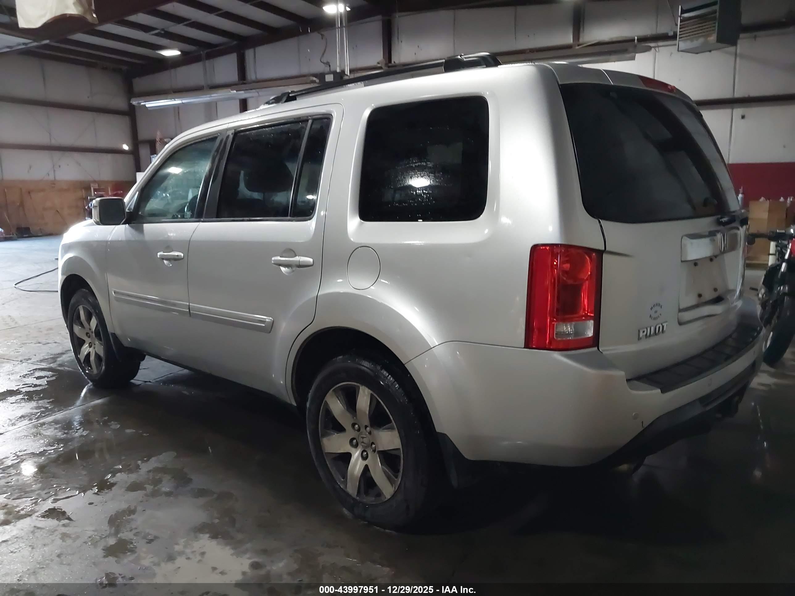 HONDA PILOT image 3